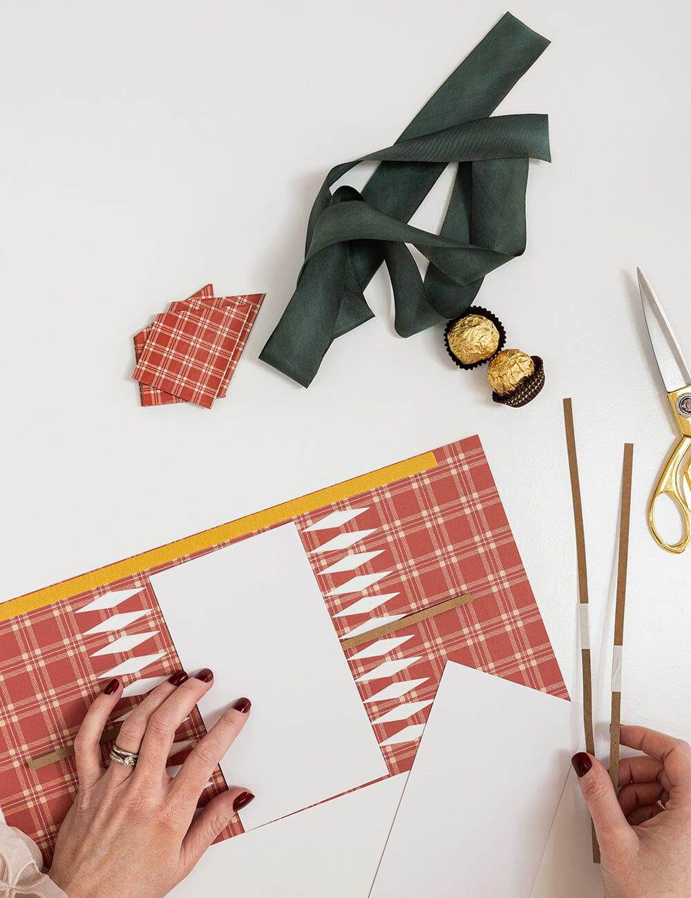 10 Pack Christmas Cracker Kit - Heirloom Holly Christmas - Pure Apotheca