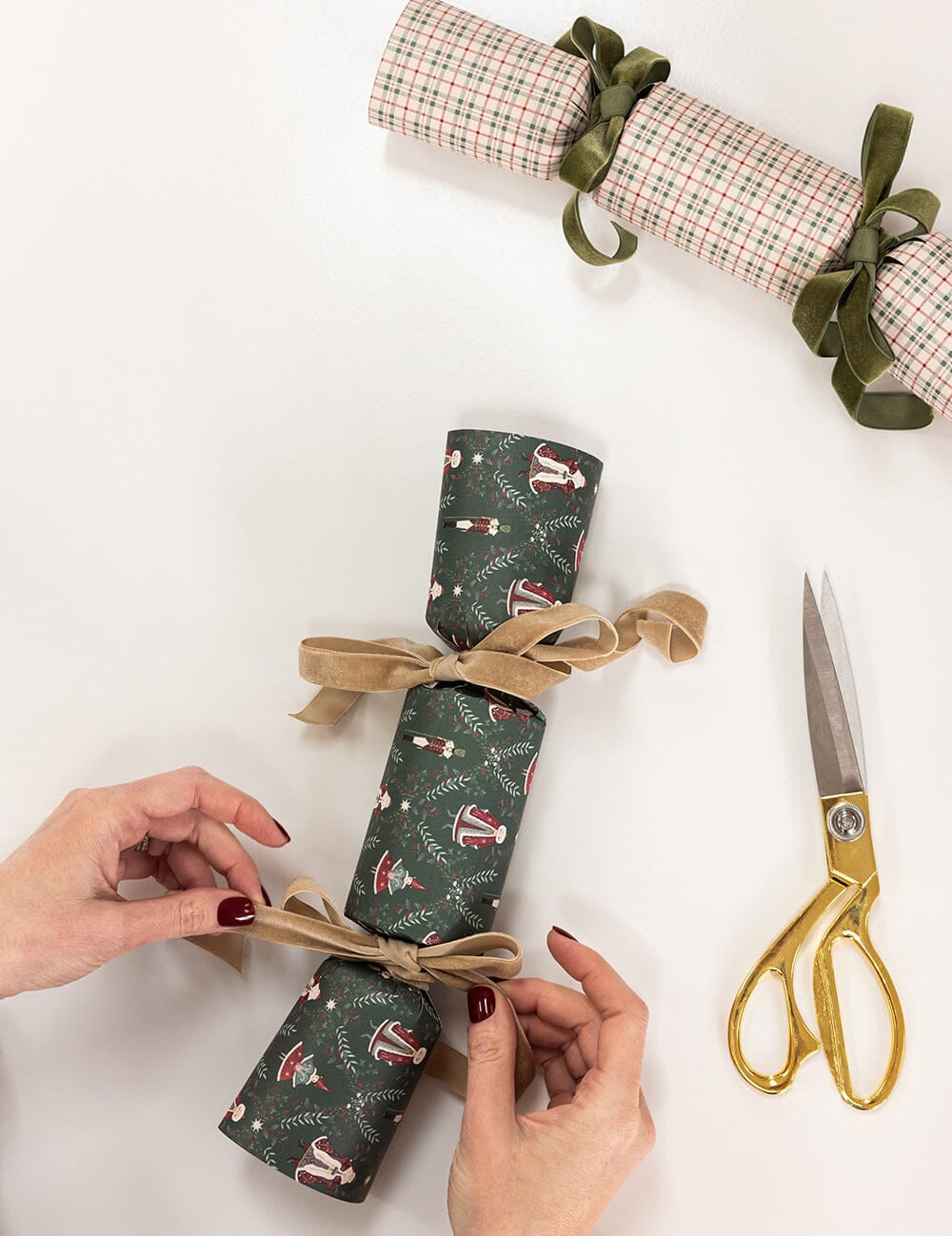 10 Pack Christmas Cracker Kit - Mr & Mrs Claus - Pure Apotheca