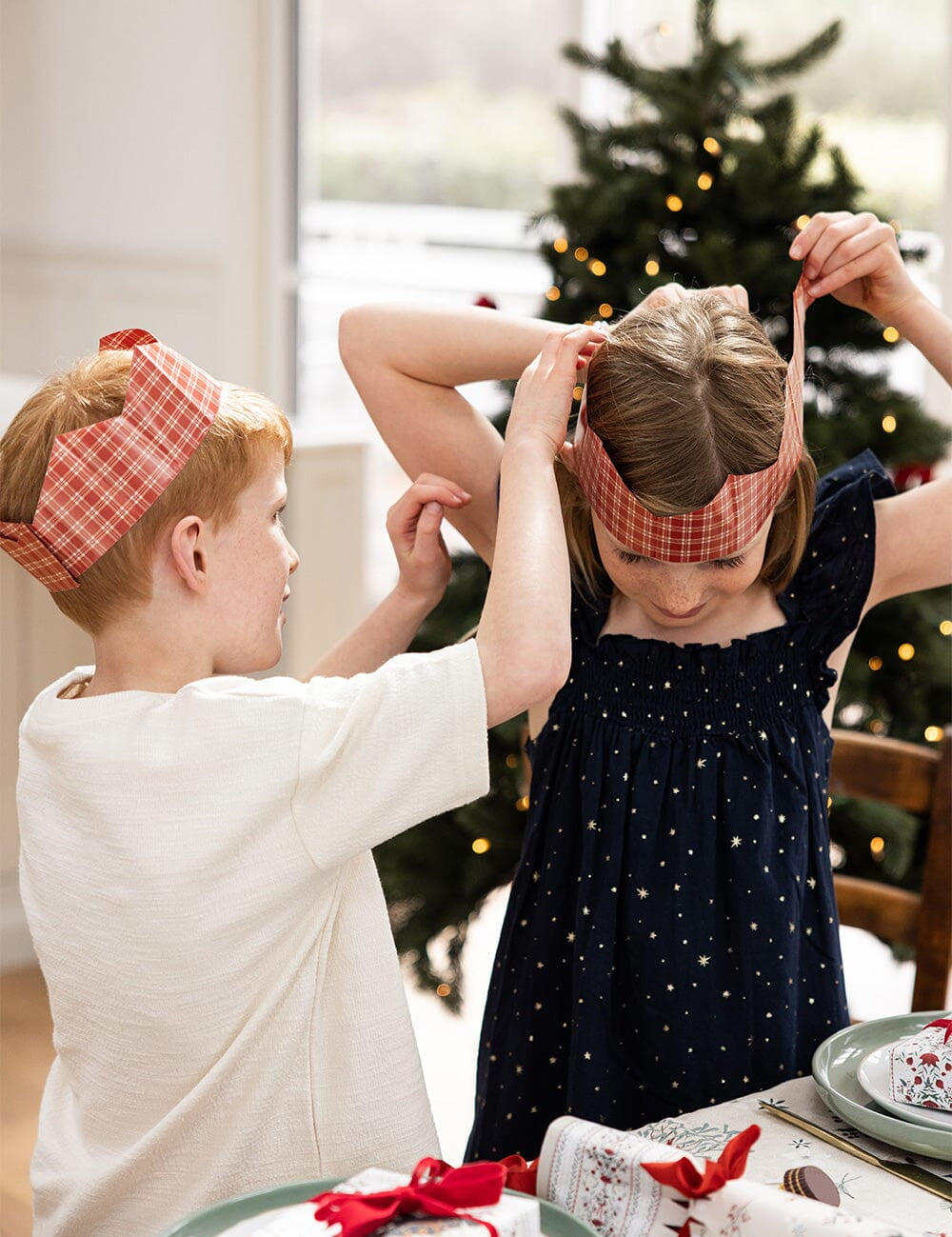 10 Pack Christmas Paper Crown Hats - Heirloom Holly Christmas - Pure Apotheca