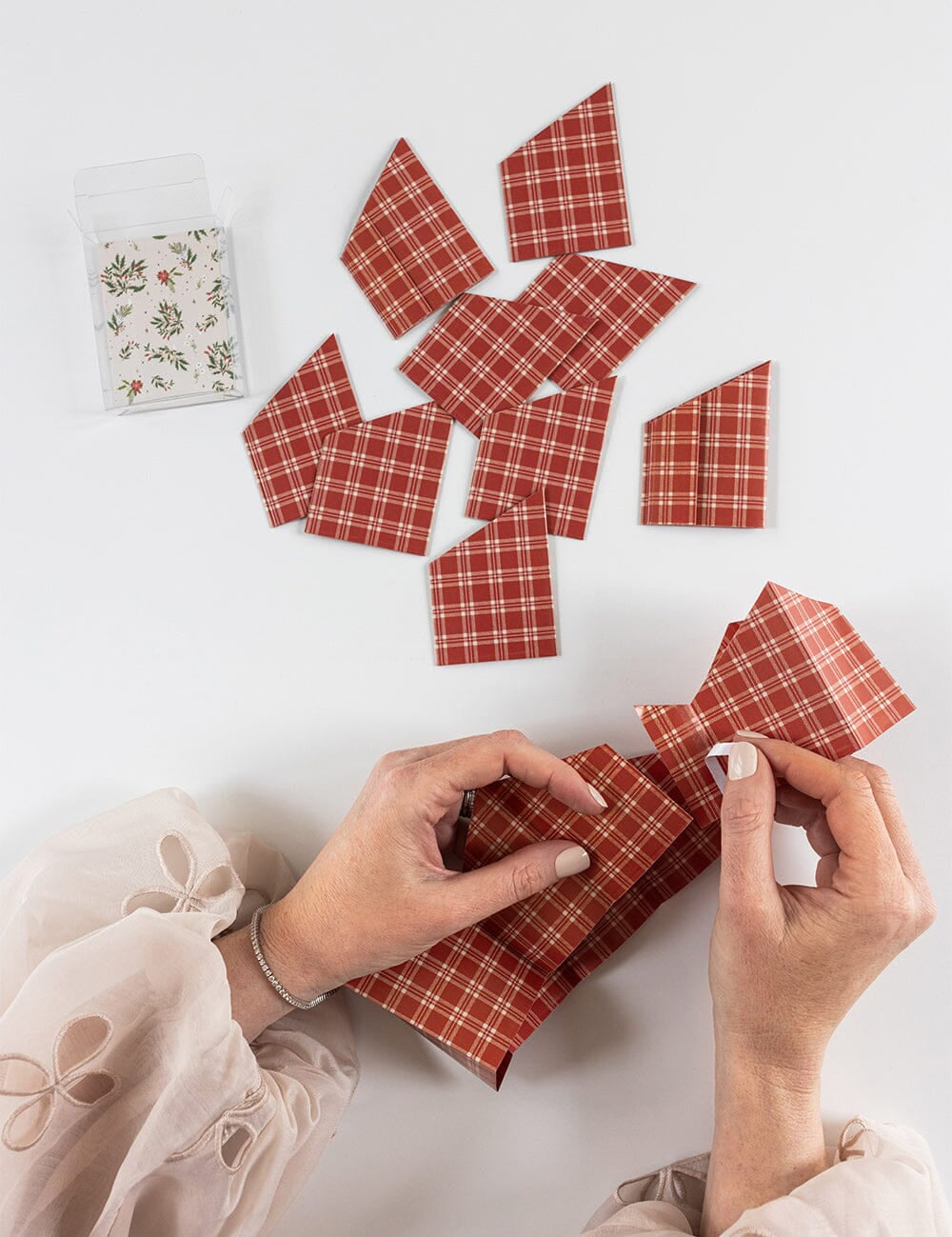 10 Pack Christmas Paper Crown Hats - Heirloom Holly Christmas - Pure Apotheca