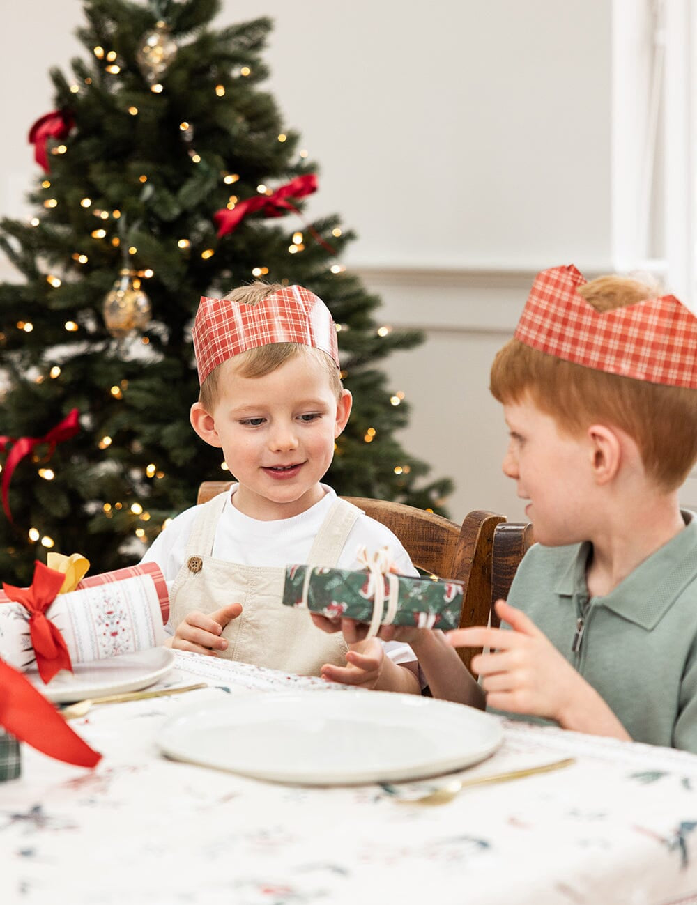10 Pack Christmas Paper Crown Hats - Heirloom Holly Christmas - Pure Apotheca