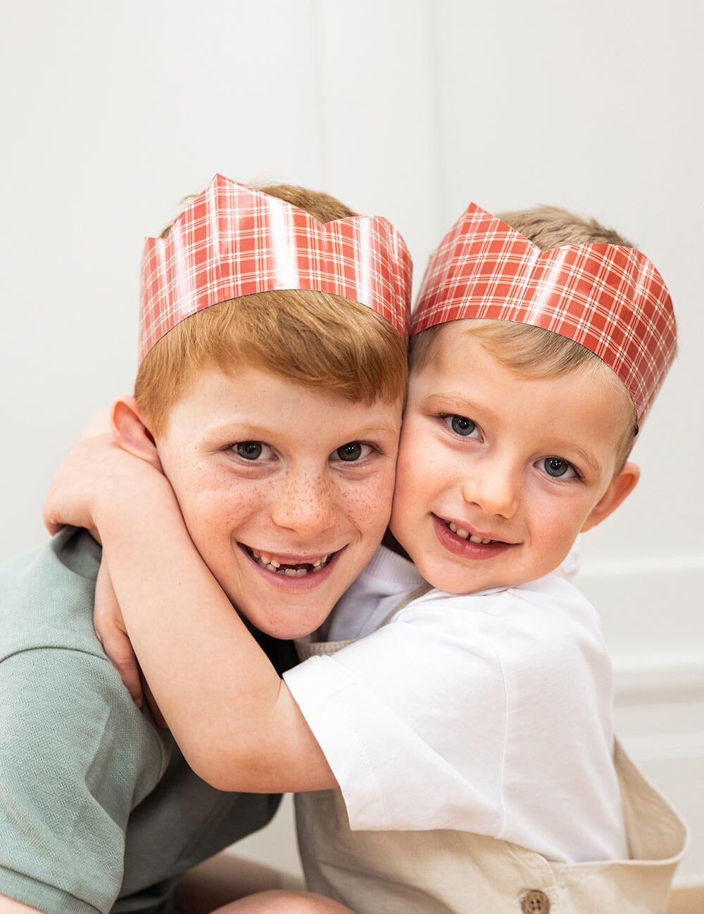 10 Pack Christmas Paper Crown Hats - Heirloom Holly Christmas - Pure Apotheca