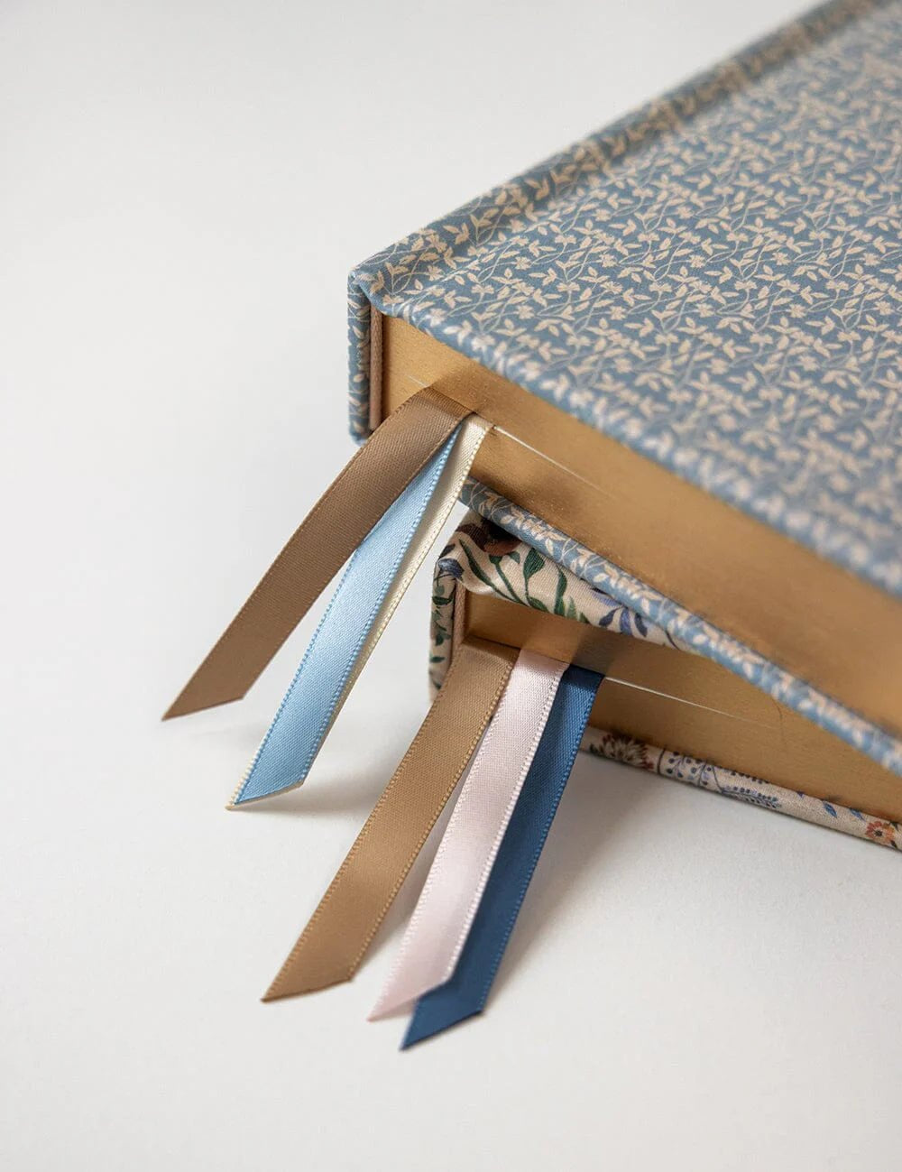 2026 Day to a Page Linen Bound Planner - Frost Bramble - Pure Apotheca
