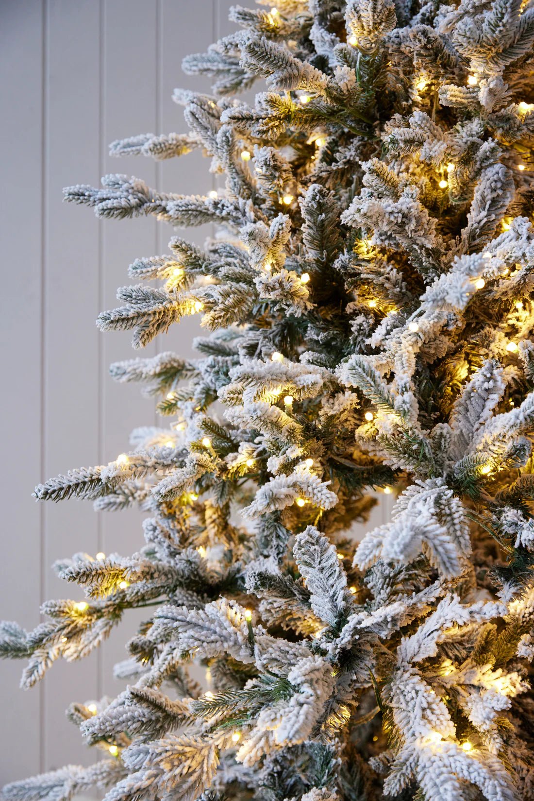 5.5 FT NORWEGIAN PINE SNOW TREE - 420 LED - Pure Apotheca