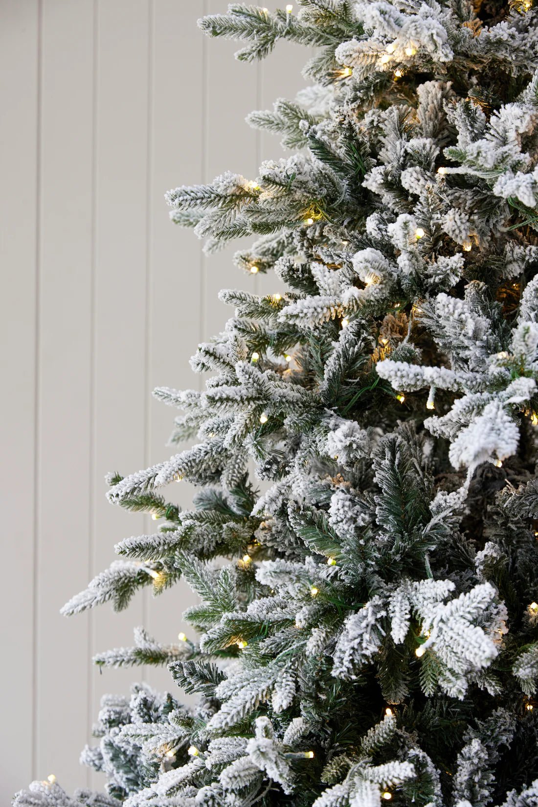 7.5 FT NORWEGIAN PINE SNOW TREE - 800 LED - Pure Apotheca