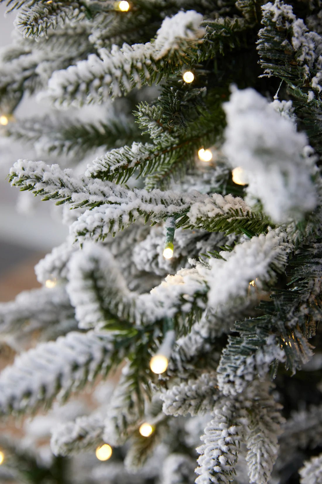 7.5 FT NORWEGIAN PINE SNOW TREE - 800 LED - Pure Apotheca