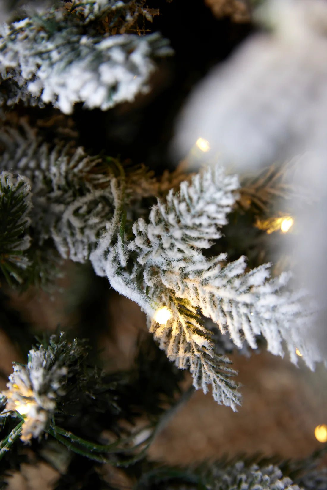 7.5 FT NORWEGIAN PINE SNOW TREE - 800 LED - Pure Apotheca