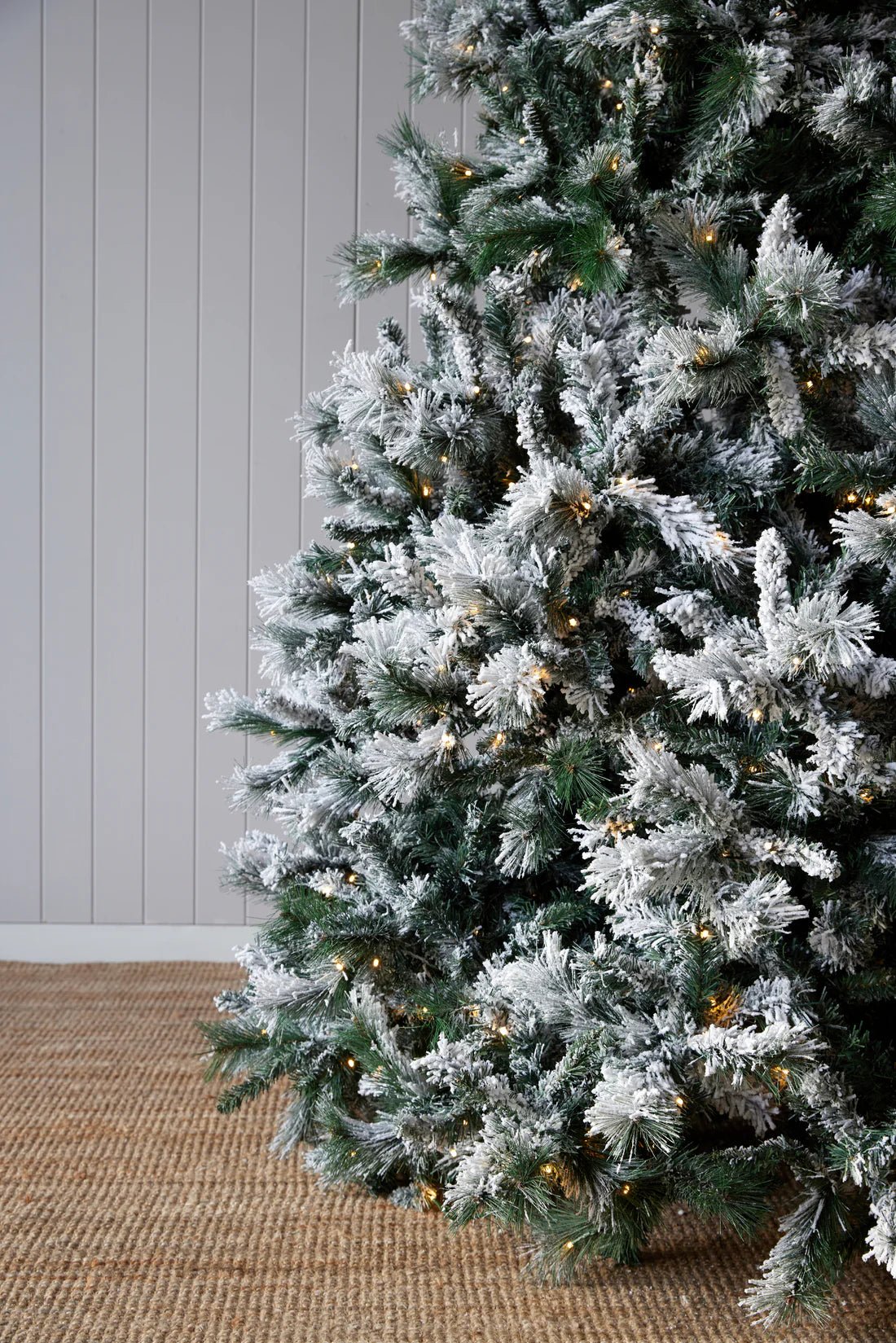 9.5 FT DOUGLAS FIR SNOW TREE - 760 LED - Pure Apotheca