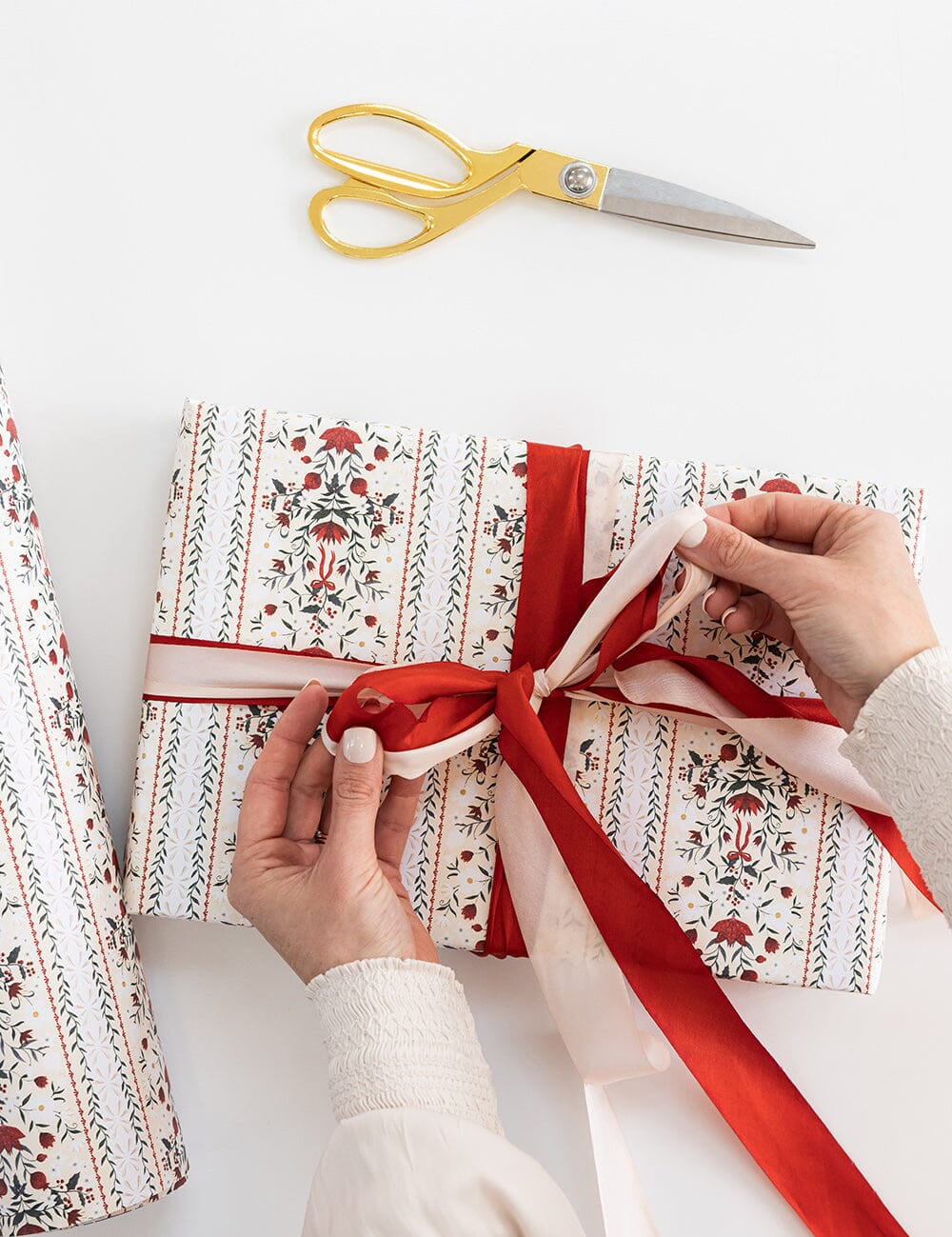 Festive Florals Gift Wrap 3m - Pure Apotheca