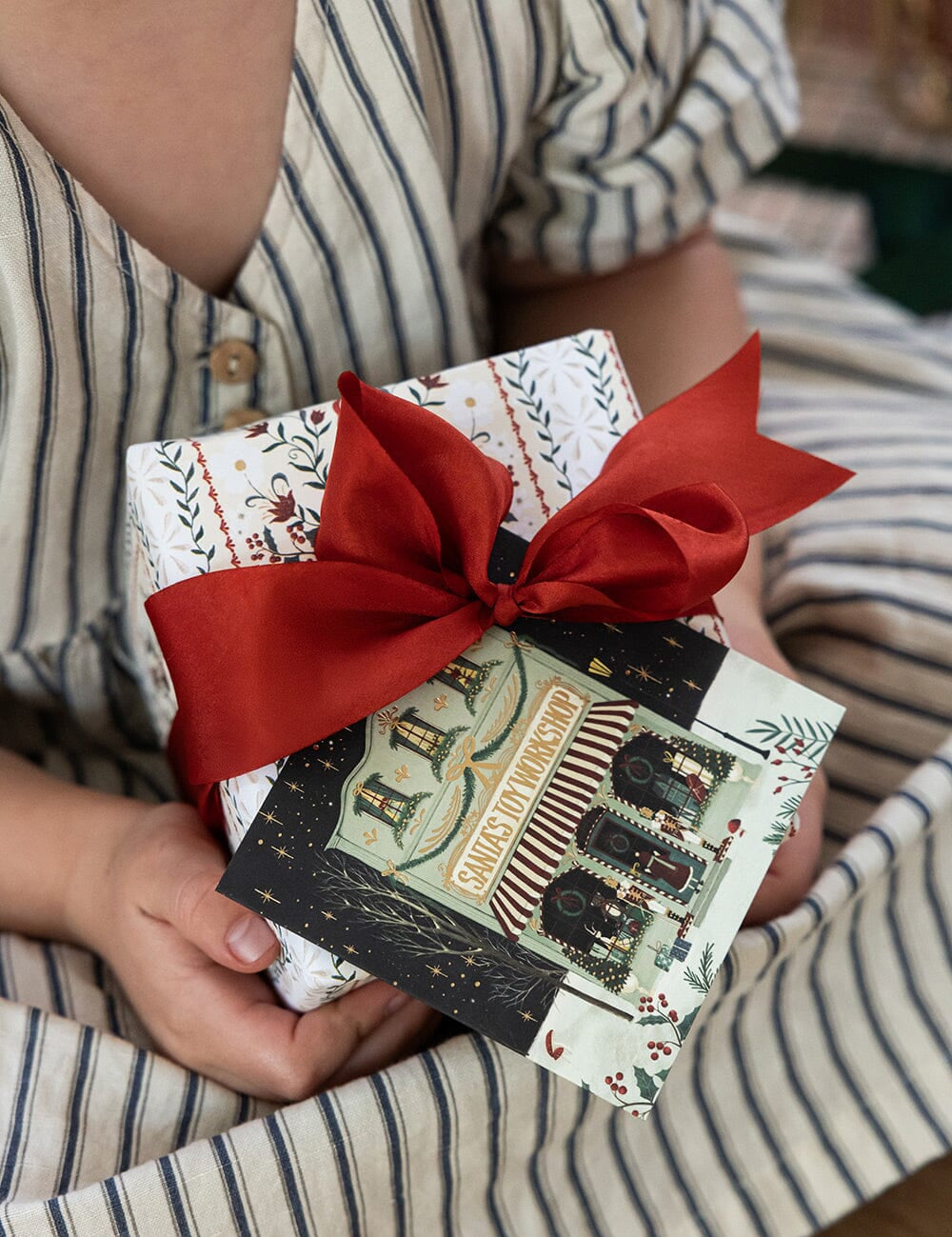 Festive Florals Gift Wrap 3m - Pure Apotheca