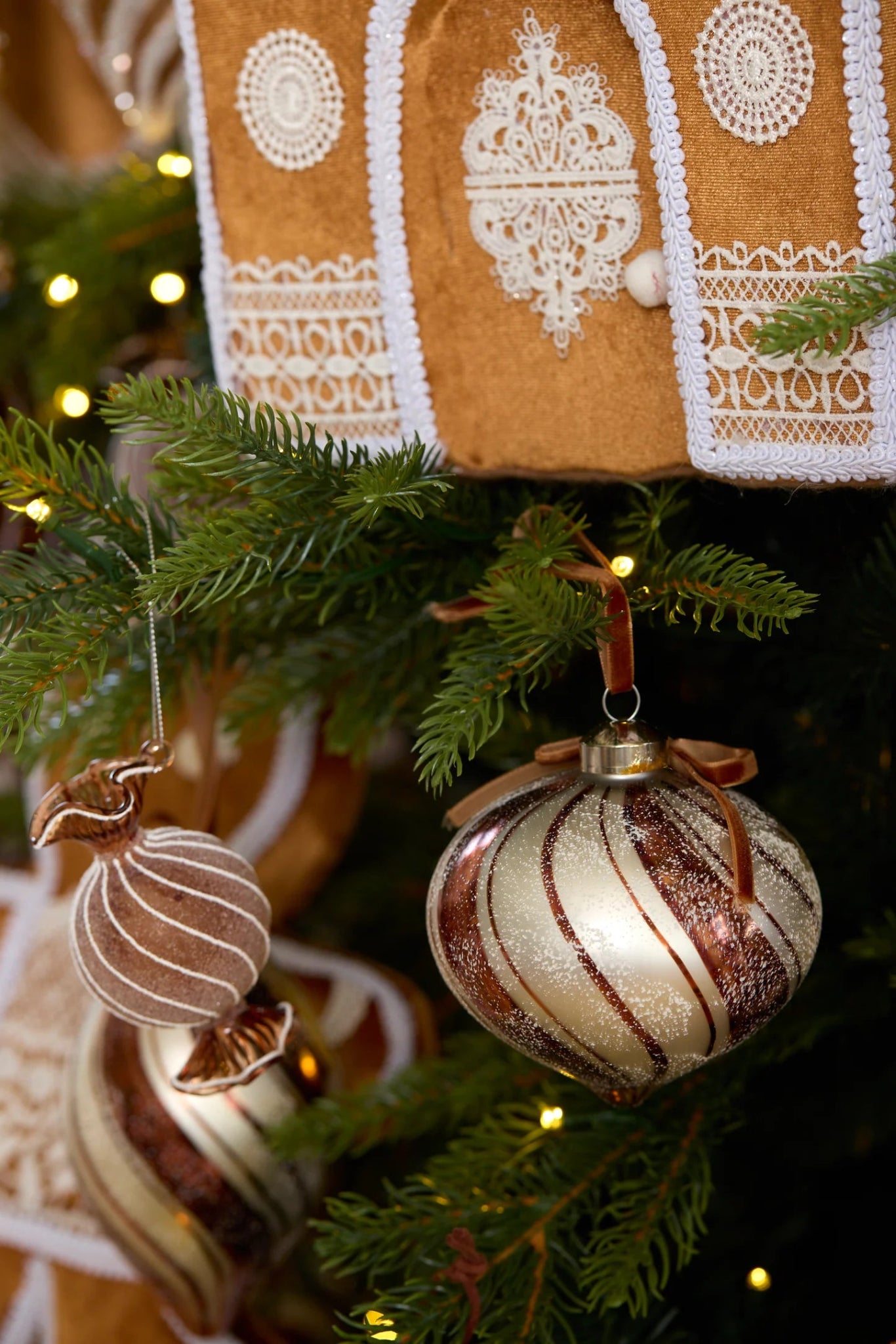 GINGERBREAD SWIRL ONION BAUBLE - Pure Apotheca