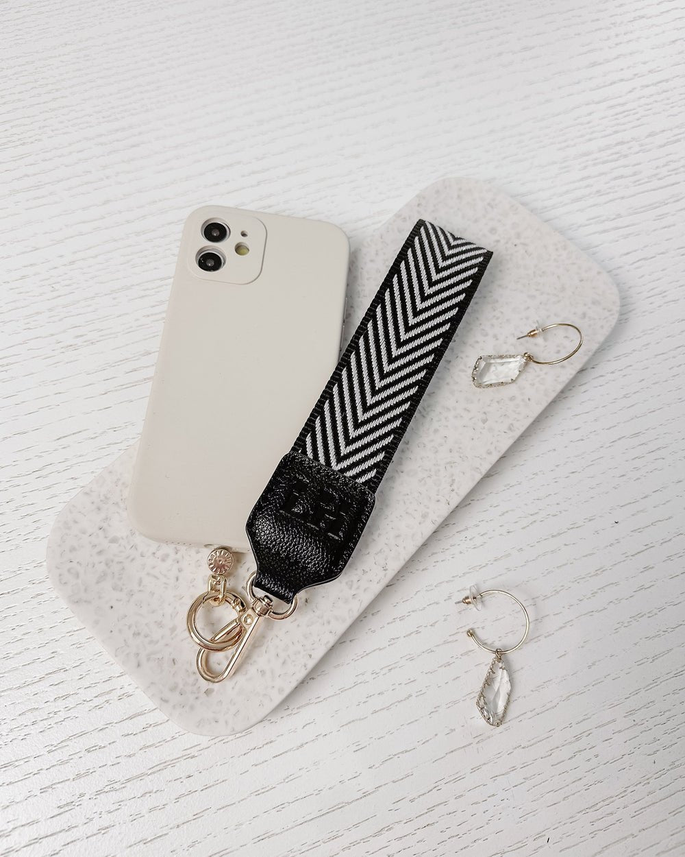 Iris Keyring with Phone Attachment Black - Pure Apotheca