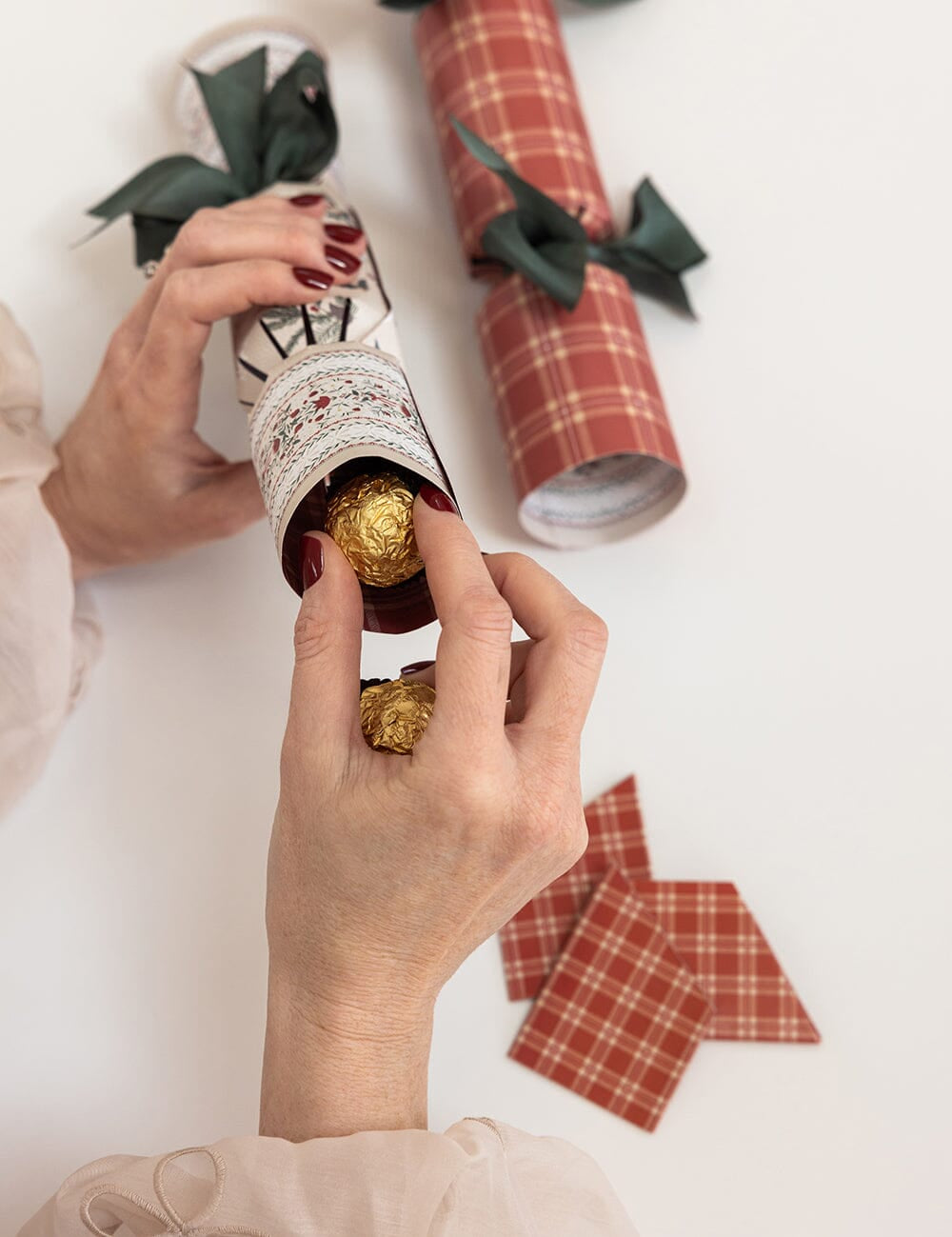 10 Pack Christmas Cracker Kit - Heirloom Holly Christmas - Pure Apotheca