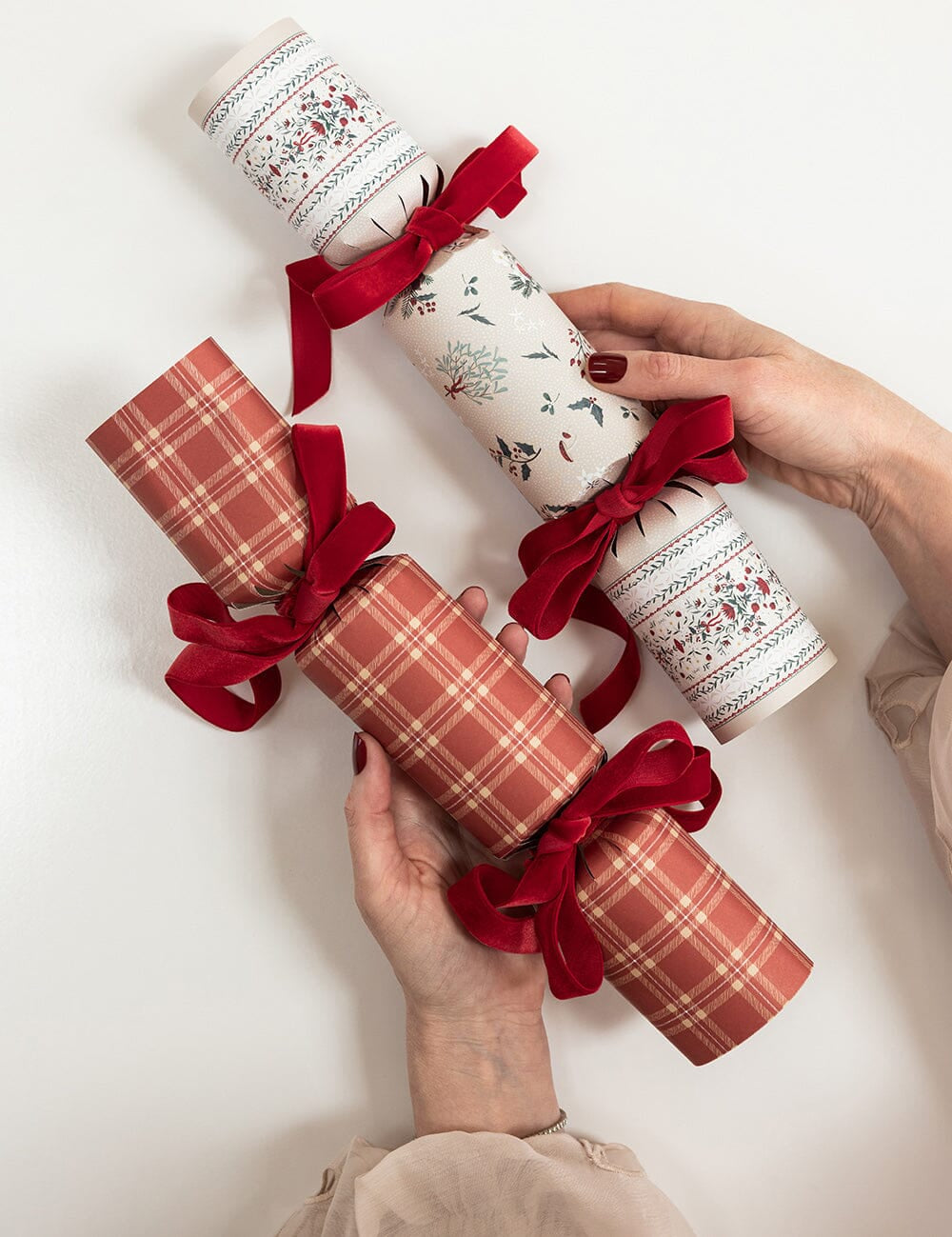 10 Pack Christmas Cracker Kit - Heirloom Holly Christmas - Pure Apotheca