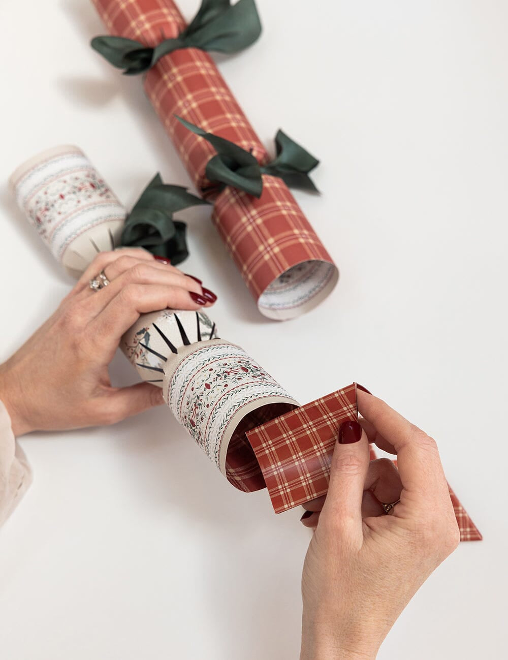10 Pack Christmas Cracker Kit - Heirloom Holly Christmas - Pure Apotheca