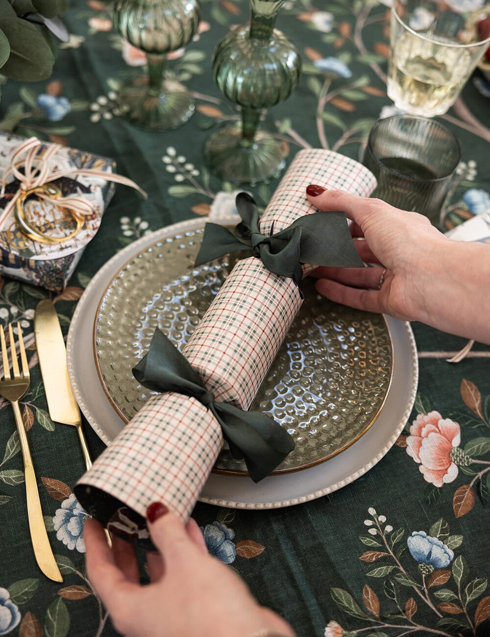 10 Pack Christmas Cracker Kit - Mr & Mrs Claus - Pure Apotheca