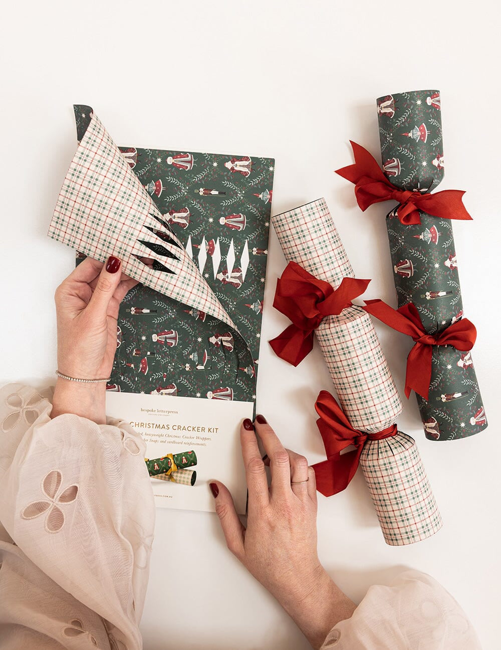 10 Pack Christmas Cracker Kit - Mr & Mrs Claus - Pure Apotheca