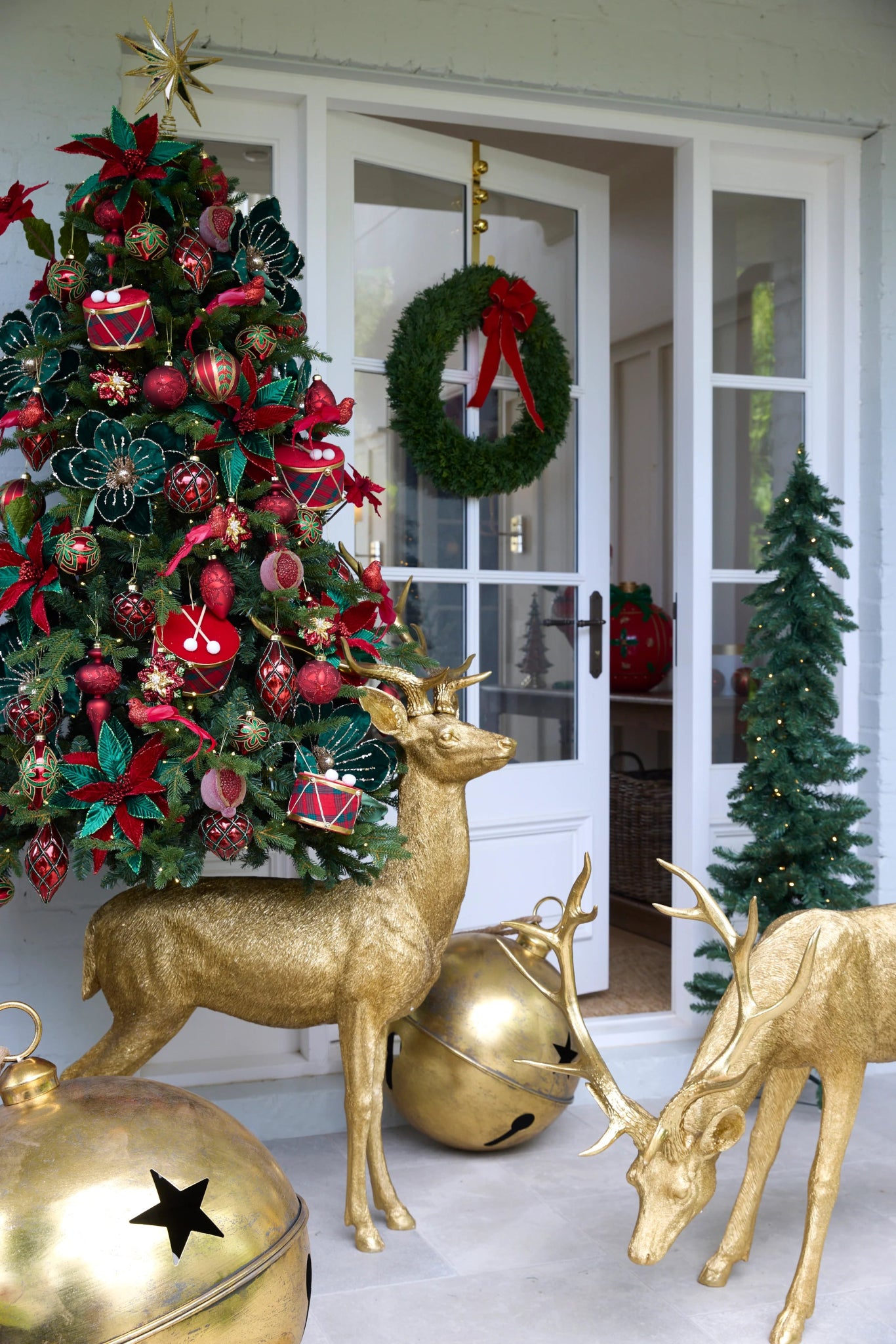 135 CM GOLD ETCHED STANDING REINDEER - Pure Apotheca