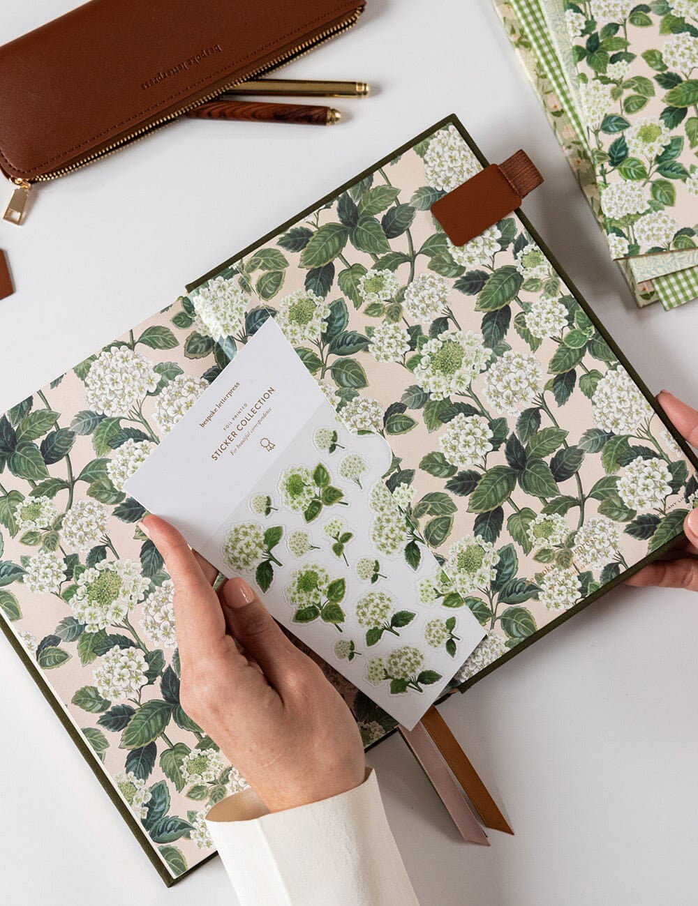 2026 Desktop Linen Bound Planner - Hunter Green - Pure Apotheca