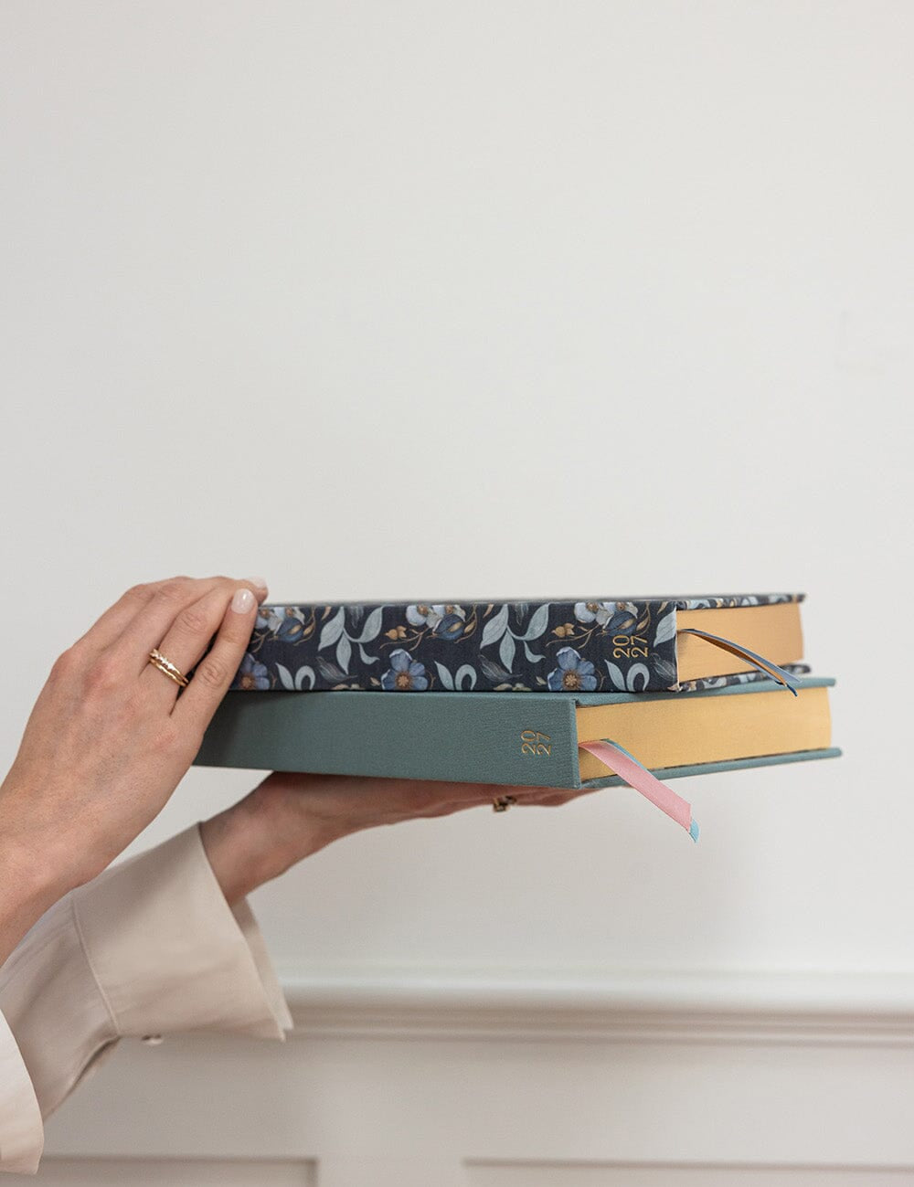 2027 Day to a Page Large Planner - Somerset Estate - Pure Apotheca