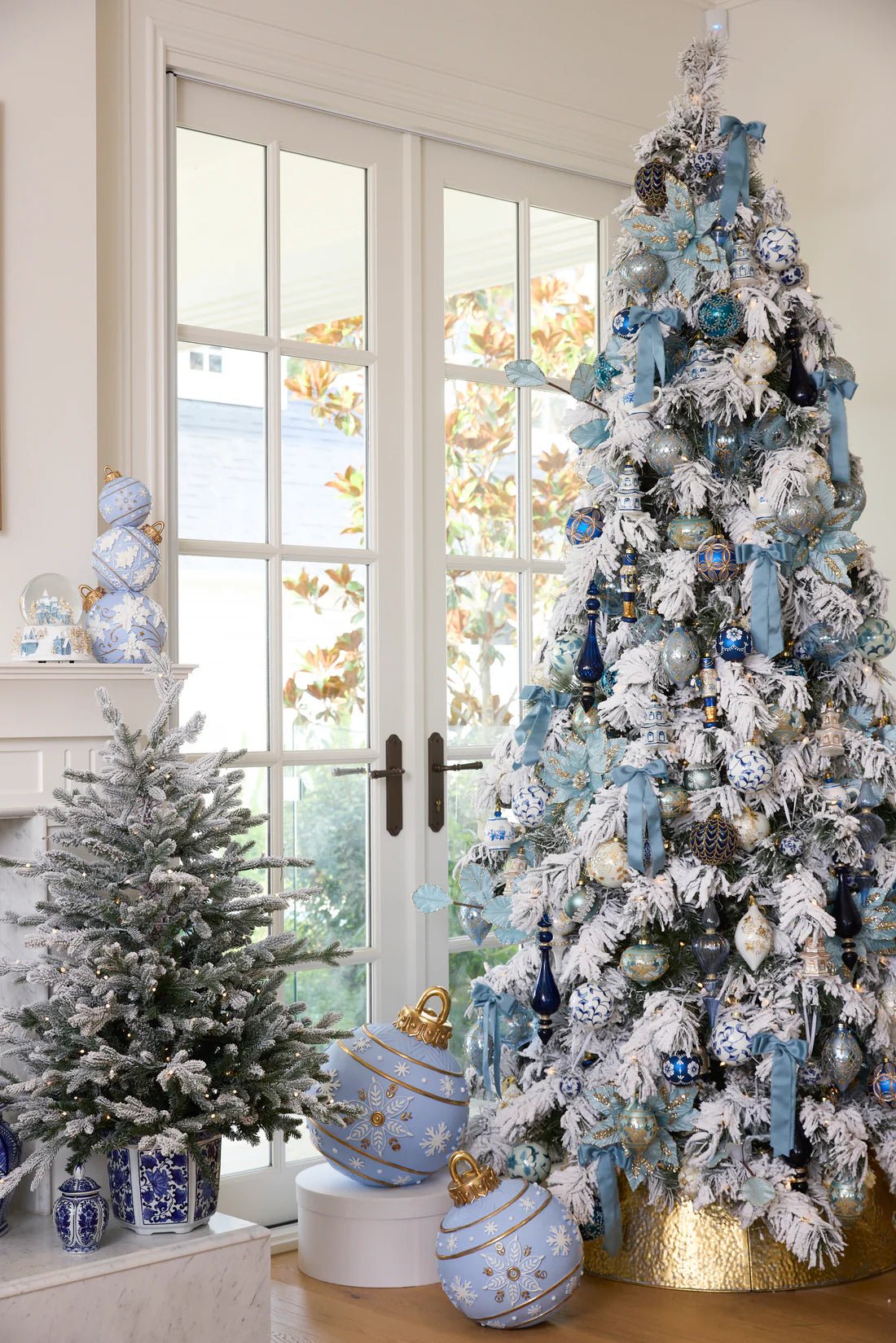 41 CM BLUE AND WHITE SNOWFLAKE BAUBLE STACK - Pure Apotheca