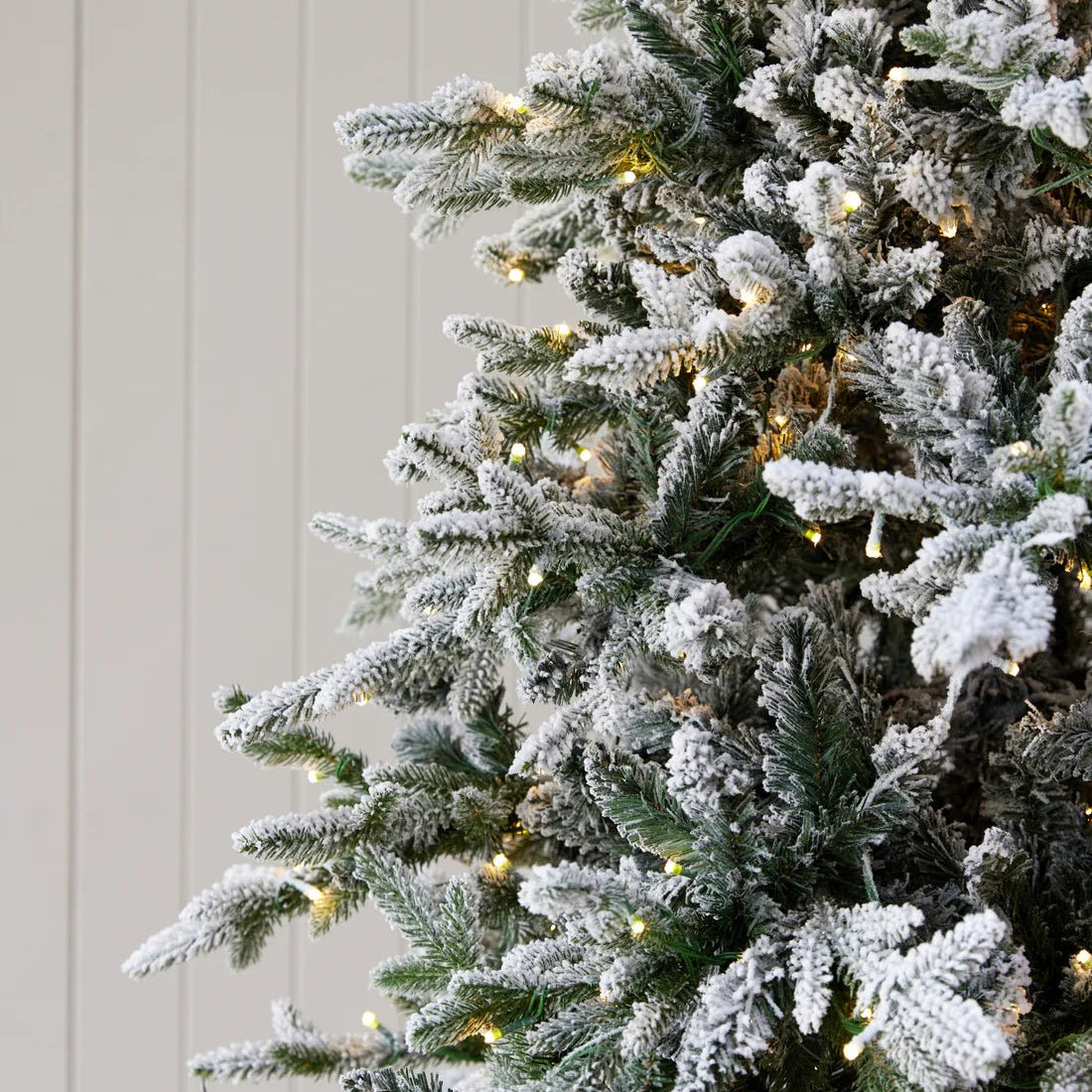7.5 FT NORWEGIAN PINE SNOW TREE - 800 LED - Pure Apotheca