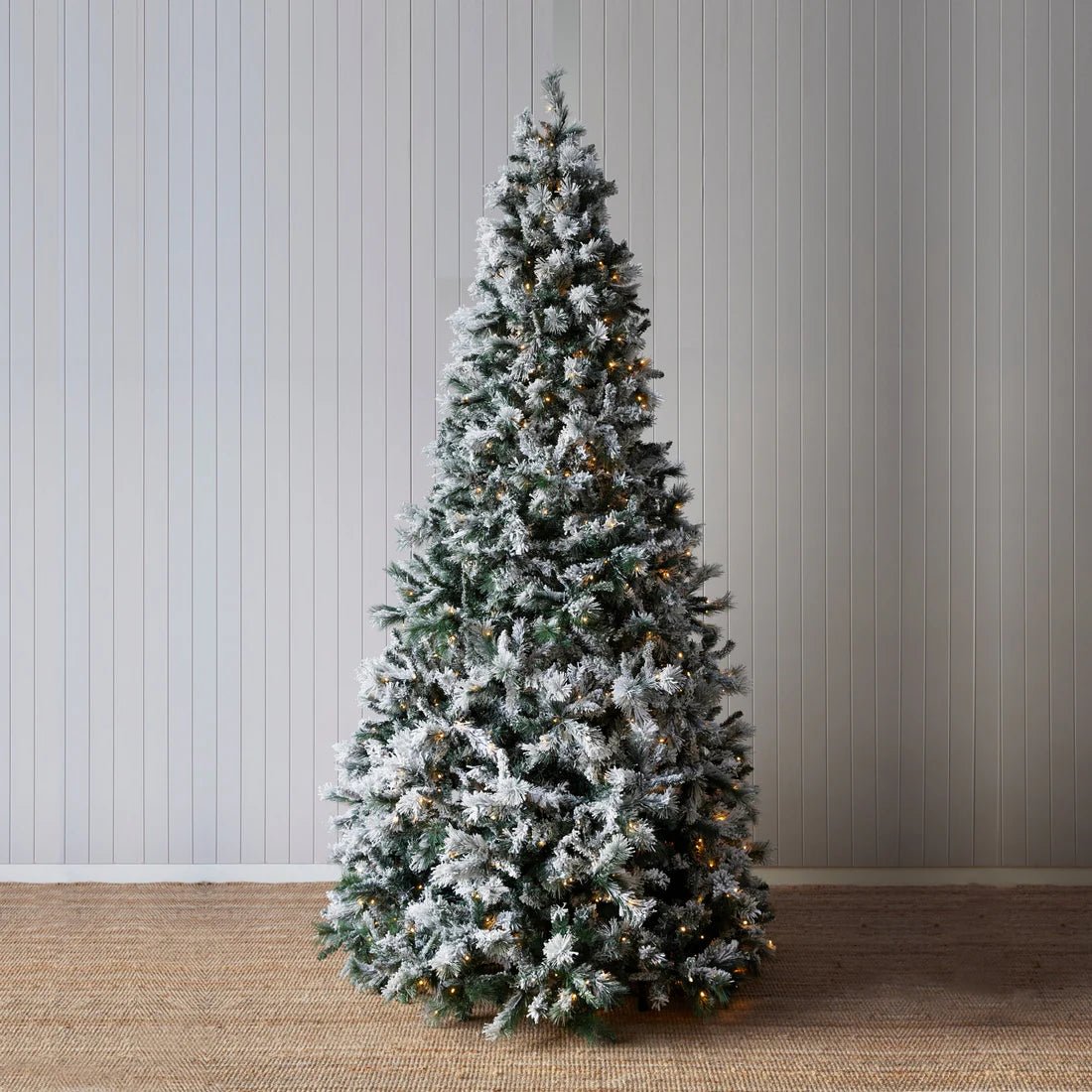 9.5 FT DOUGLAS FIR SNOW TREE - 760 LED - Pure Apotheca