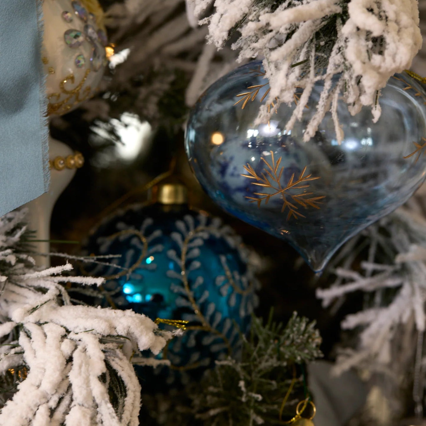 BLUE ETCHED SNOWFLAKE ONION BAUBLE - Pure Apotheca