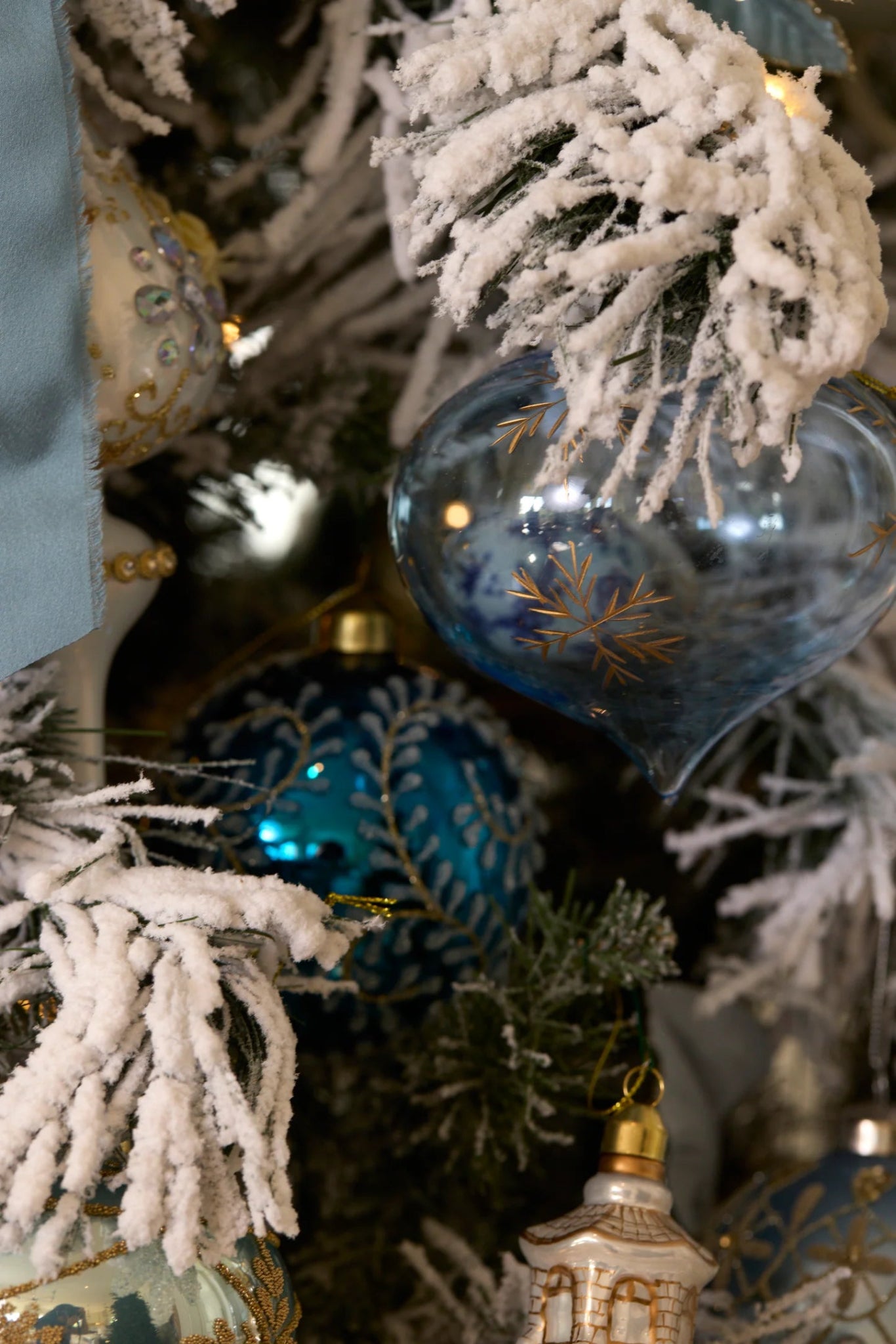 BLUE ETCHED SNOWFLAKE ONION BAUBLE - Pure Apotheca