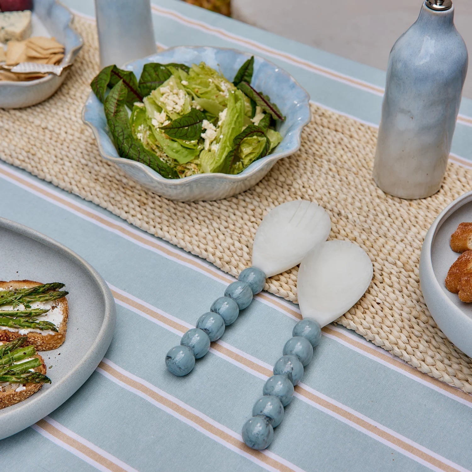 BOBBLE BLUE/WHITE RESIN SALAD SERVER SET - Pure Apotheca