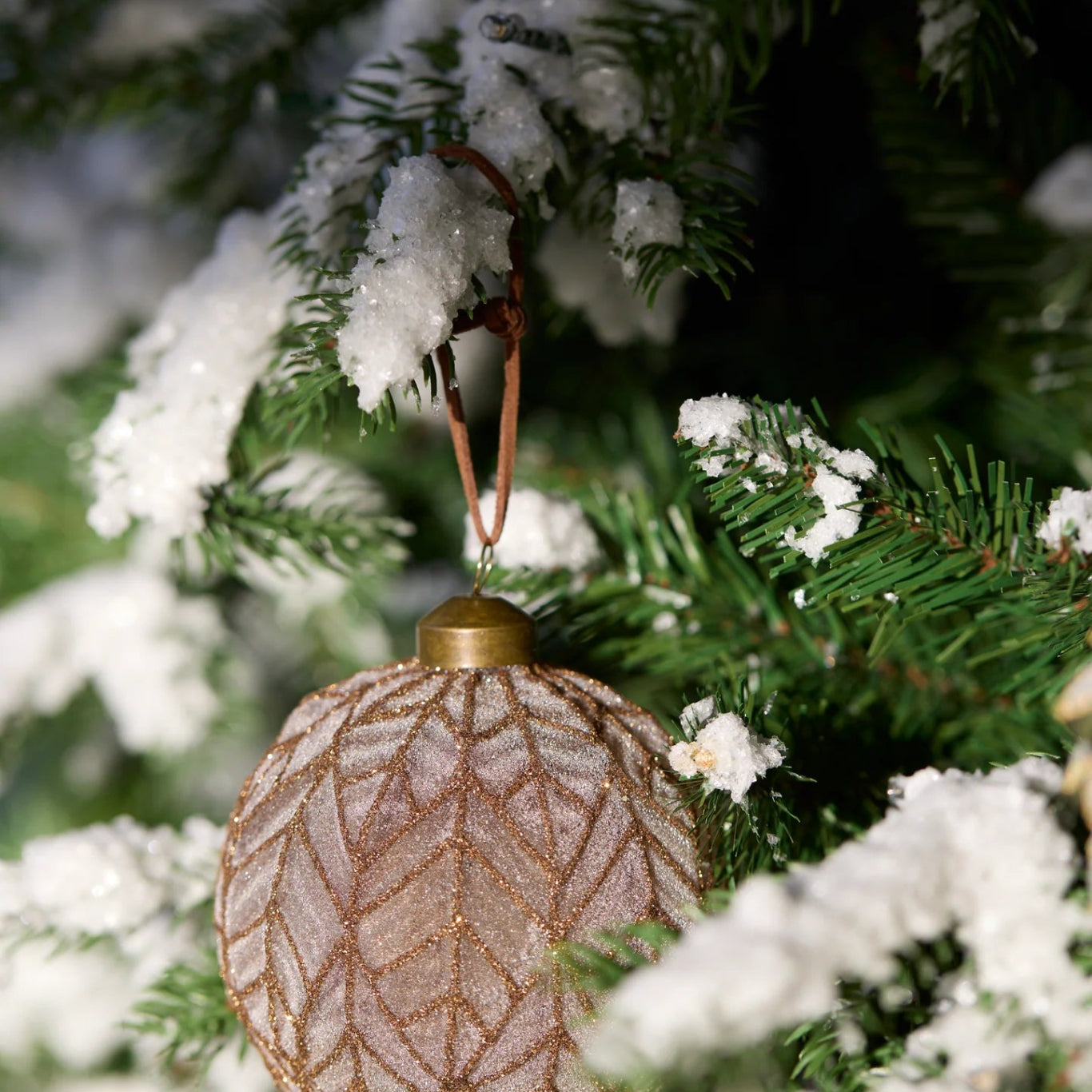 BROWN DECO LEAF BAUBLE - Pure Apotheca
