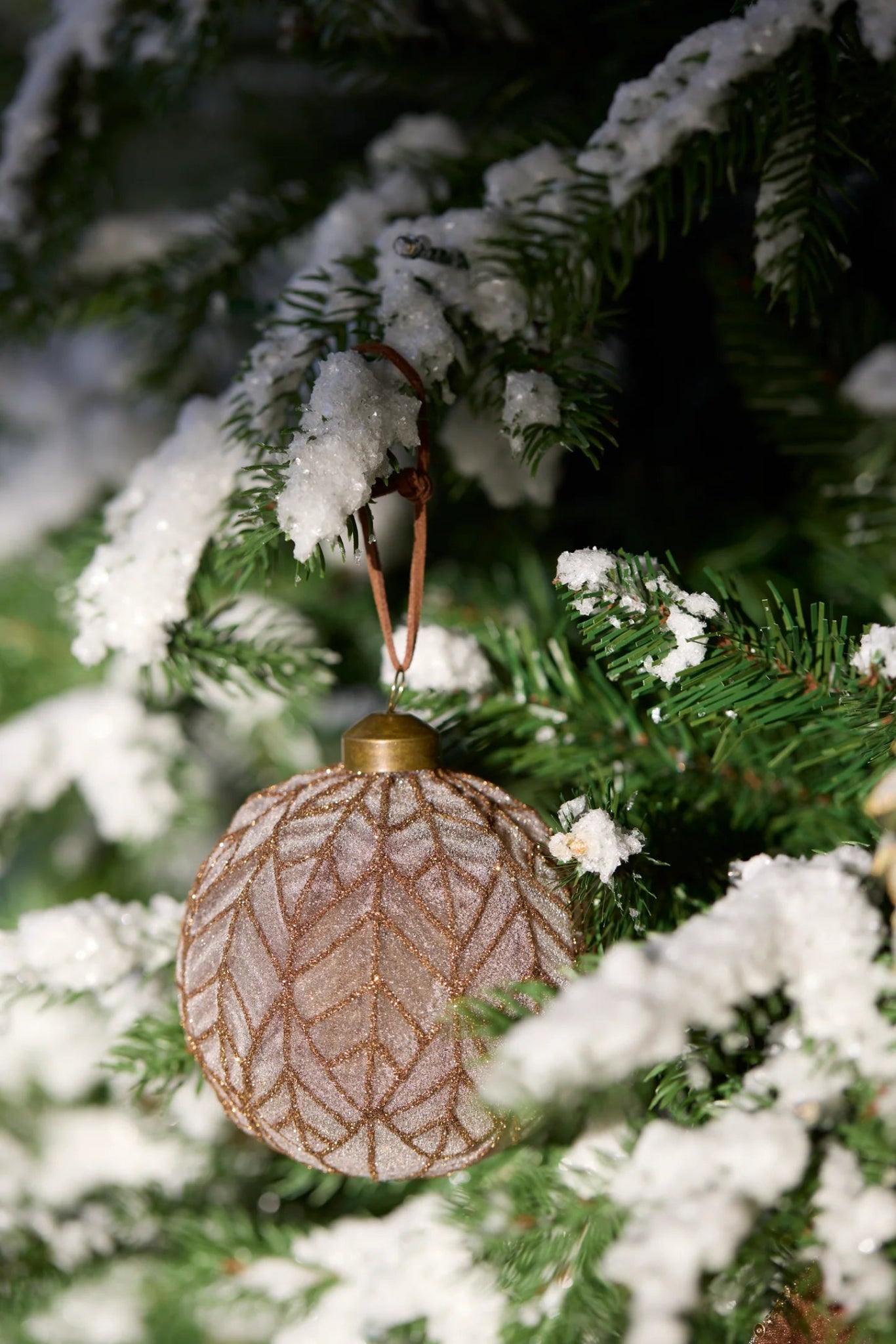 BROWN DECO LEAF BAUBLE - Pure Apotheca