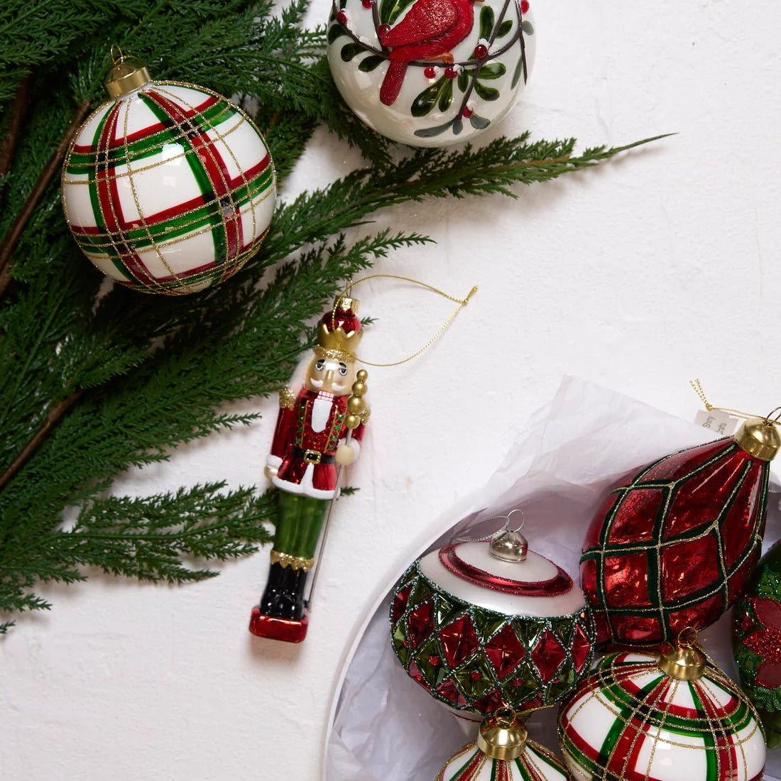 CARDINAL ROUND BAUBLE - Pure Apotheca