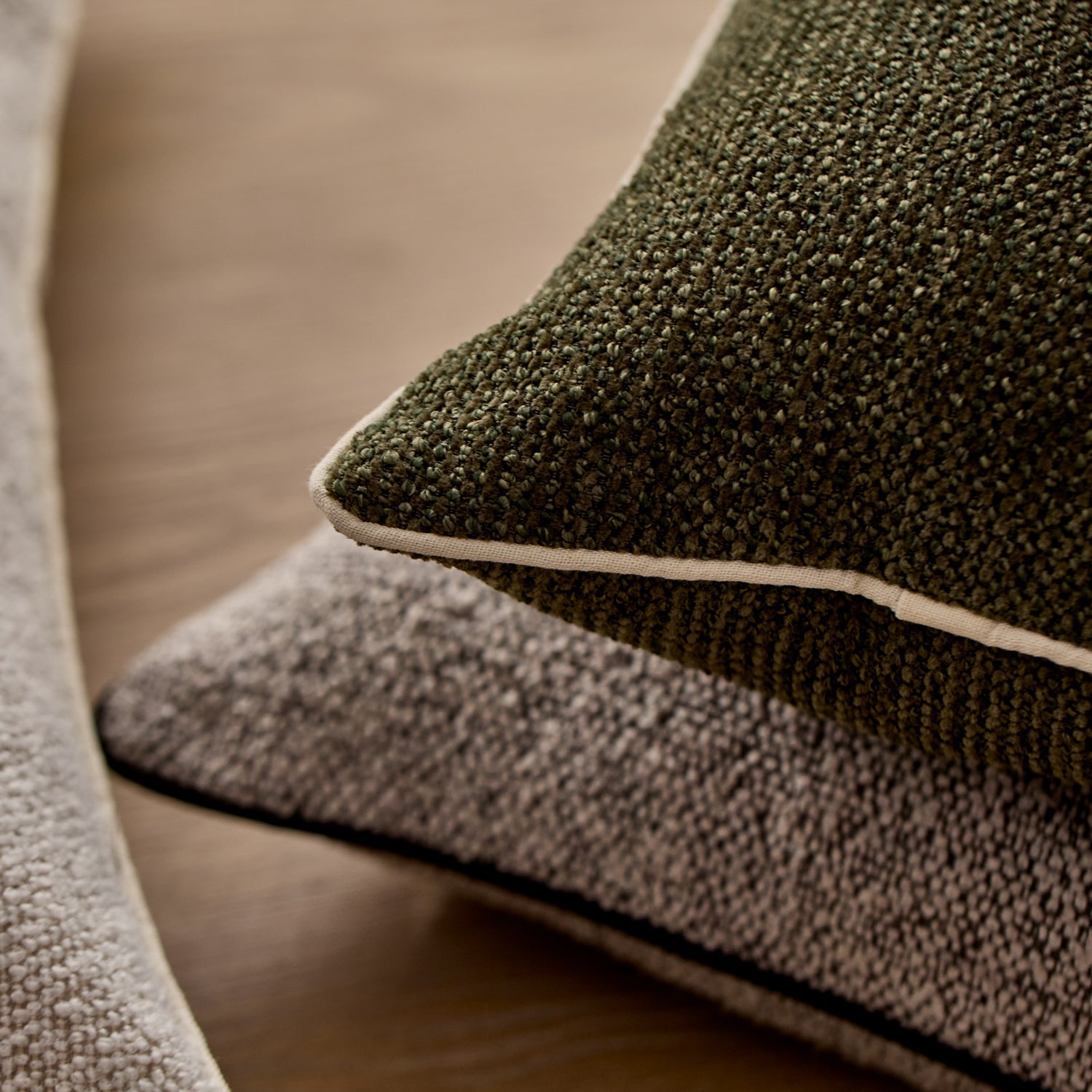 CASEY DARK GREEN TEXTURED CUSHION 40X60CM - Pure Apotheca