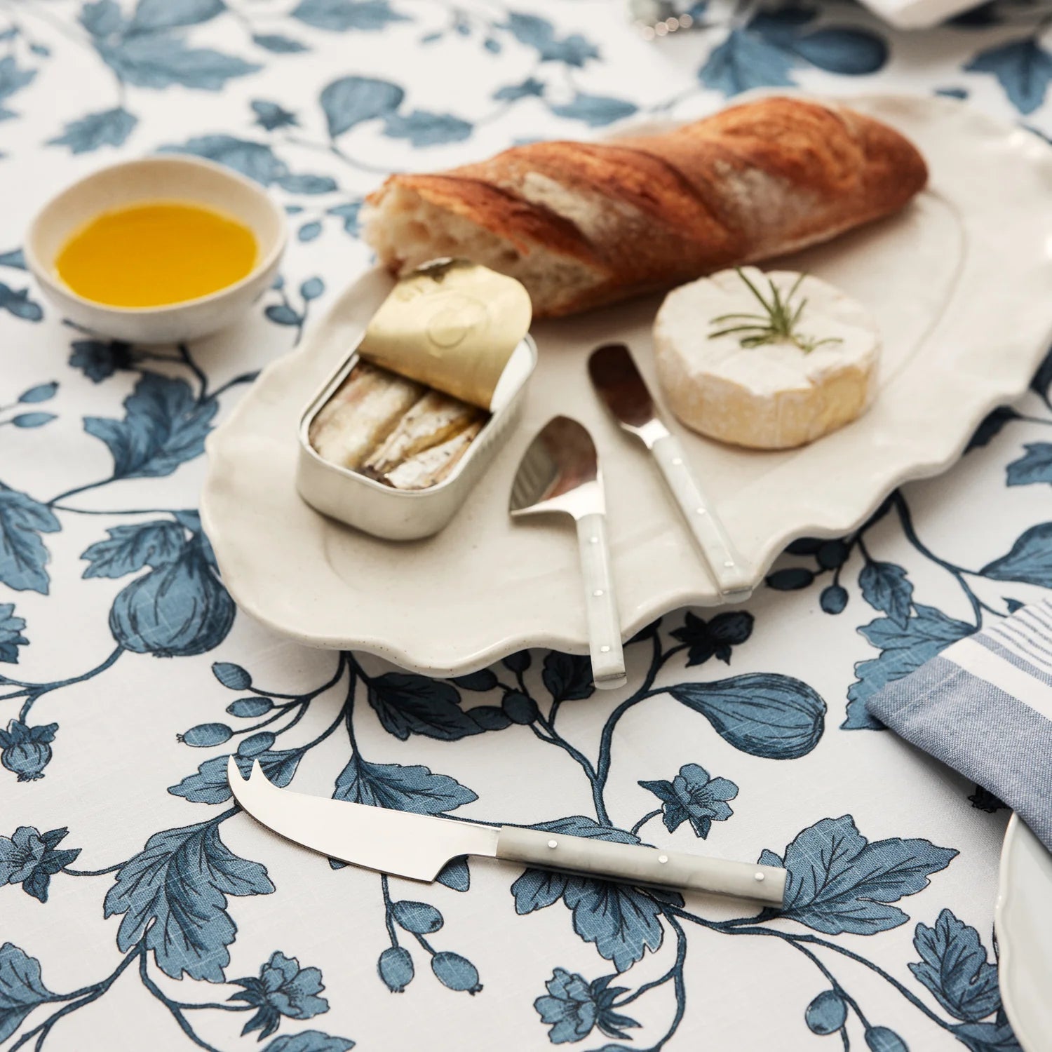 CASSIA WHITE CHEESE KNIFE SET/3 - Pure Apotheca