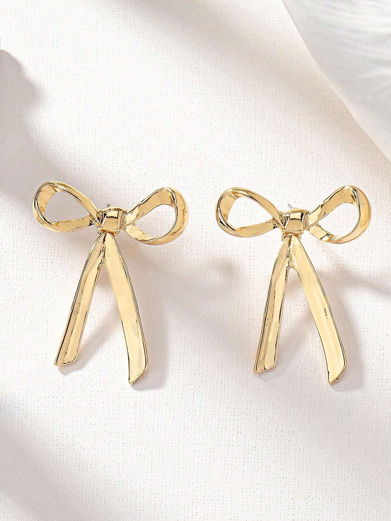 Daisy Gold Bow Studs - Pure Apotheca