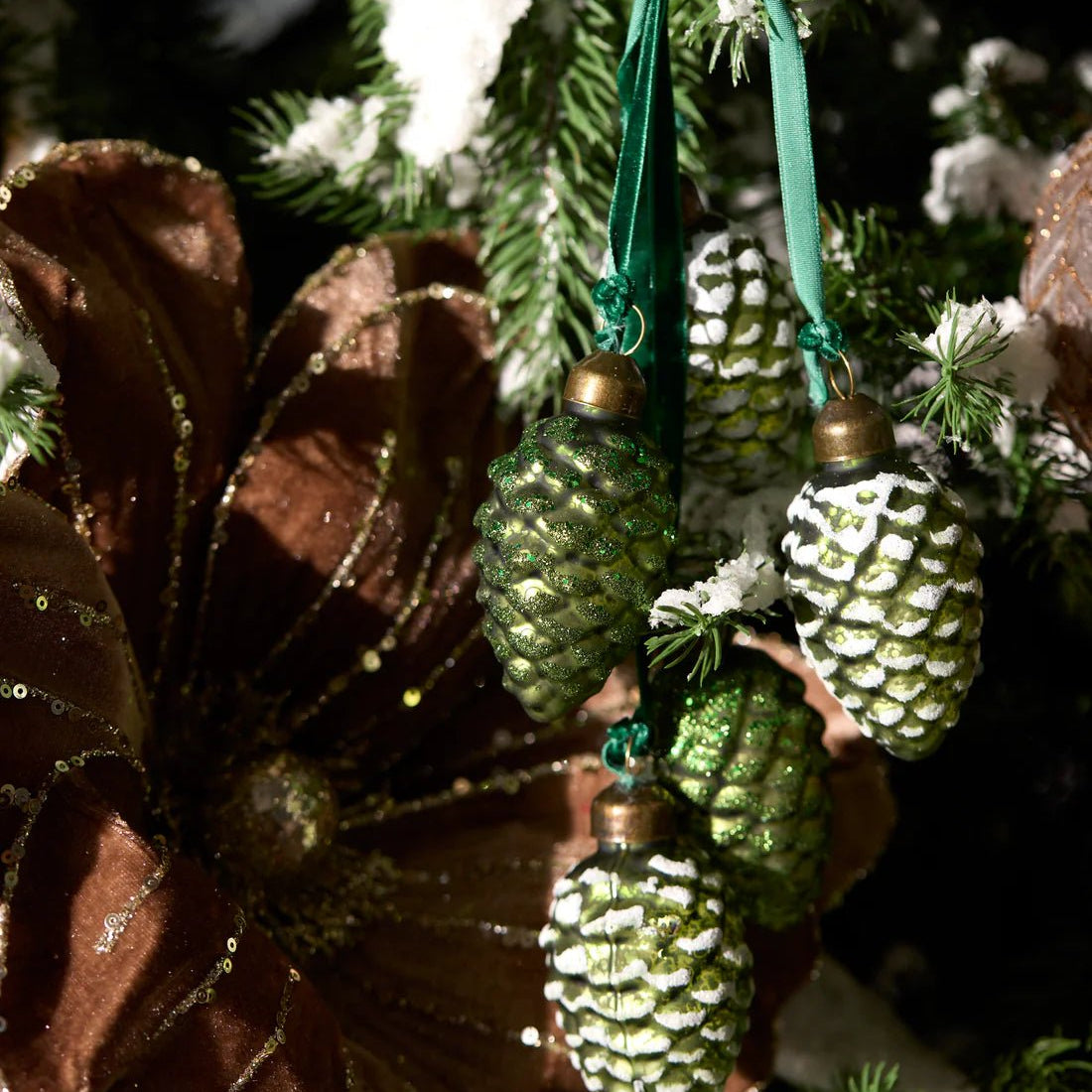 FROSTED GREEN PINECONE CLUSTER - Pure Apotheca