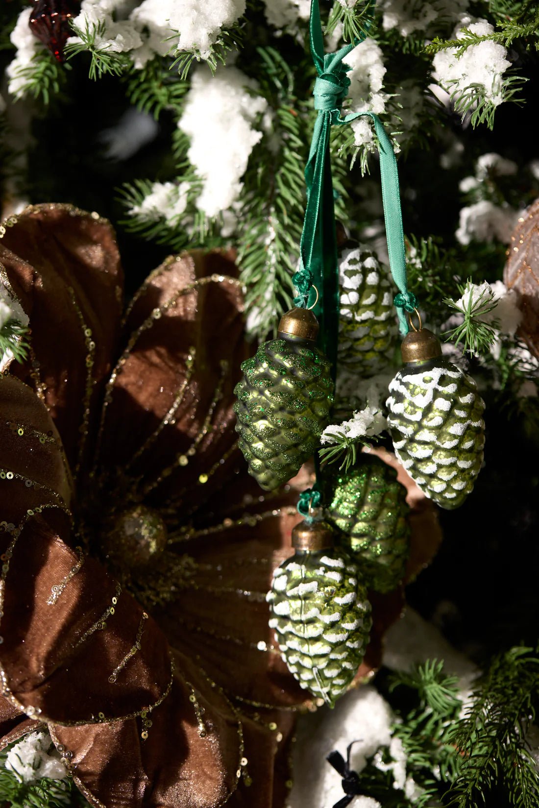FROSTED GREEN PINECONE CLUSTER - Pure Apotheca