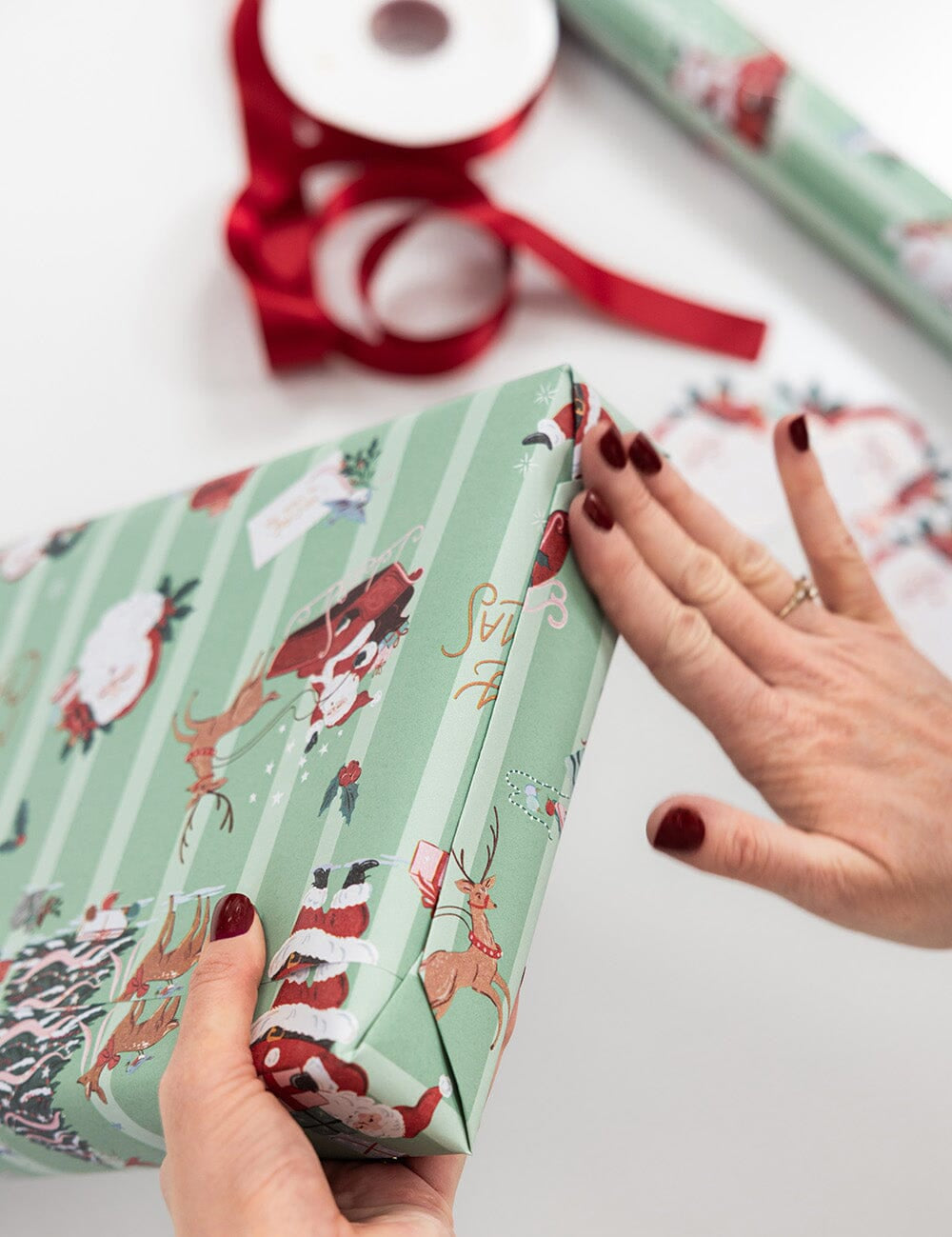Gift Wrap Roll 3m - Christmas Santas - Pure Apotheca