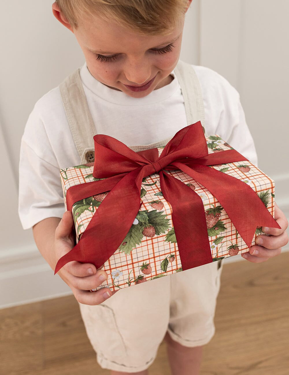 Gift Wrap Roll 3m - Strawberries - Pure Apotheca