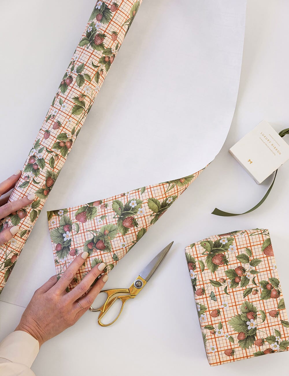 Gift Wrap Roll 3m - Strawberries - Pure Apotheca