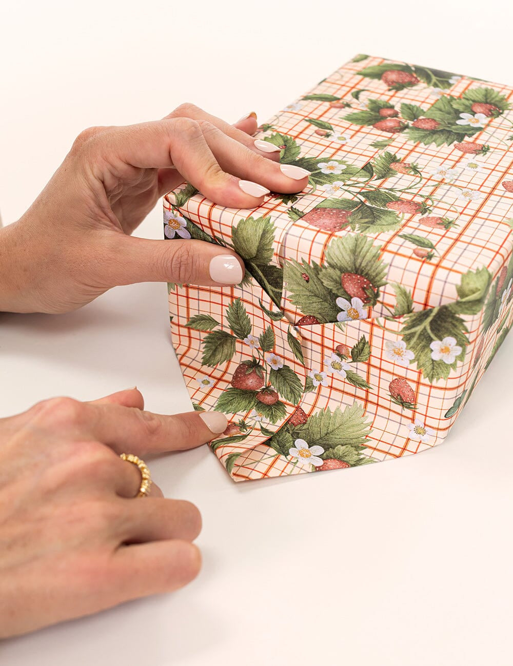 Gift Wrap Roll 3m - Strawberries - Pure Apotheca