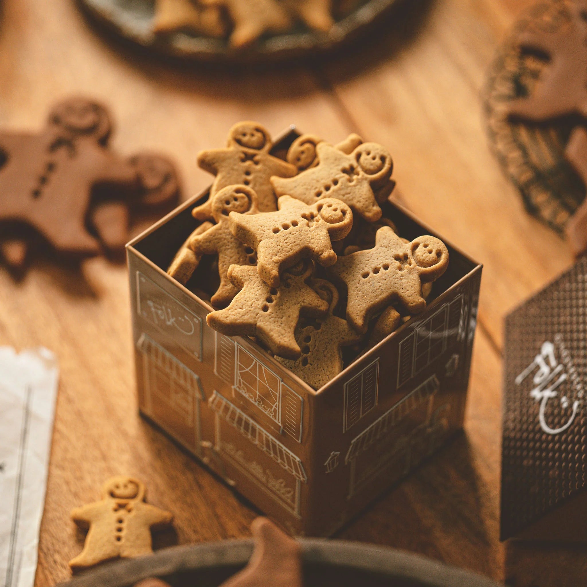 Gingerbread Bakery Cookie Tin 200g - Pure Apotheca