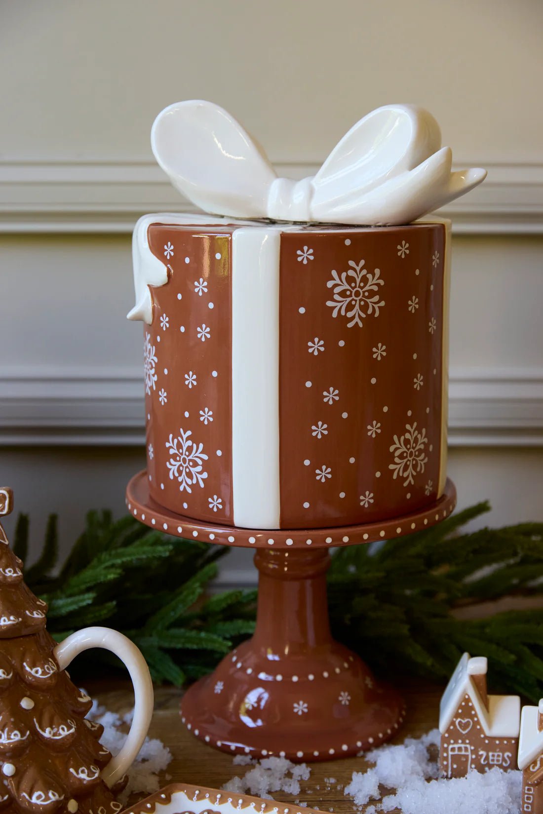 GINGERBREAD PRESENT CAKE STAND - Pure Apotheca