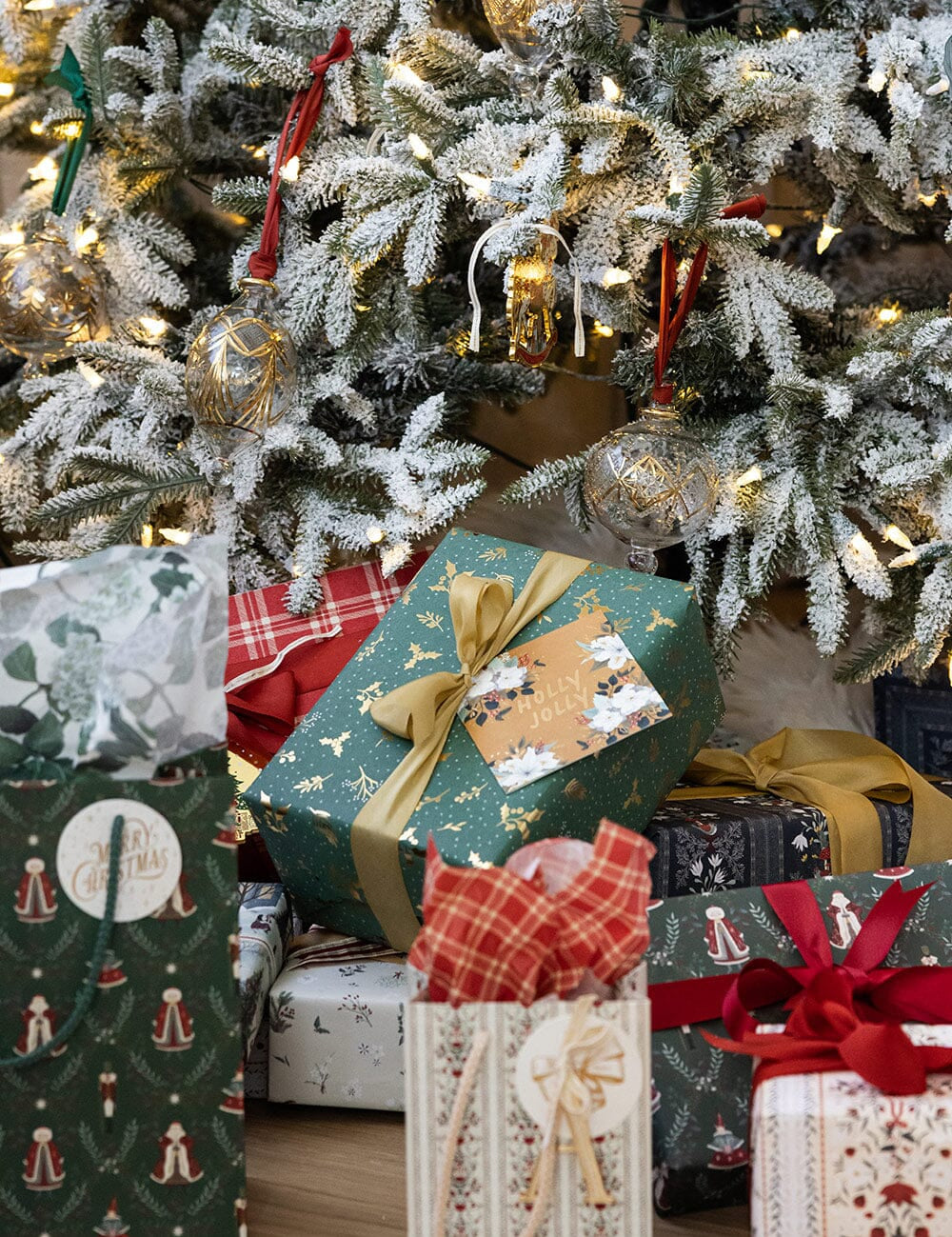 Golden Holly (Gold Foil) Gift Wrap Roll 3m - Pure Apotheca