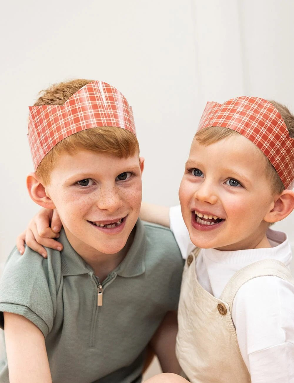 Heirloom Holly - 10pk Christmas Paper Crown Hats - Pure Apotheca