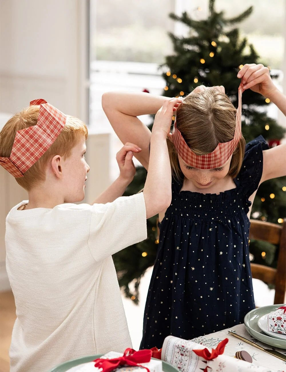 Heirloom Holly - 10pk Christmas Paper Crown Hats - Pure Apotheca