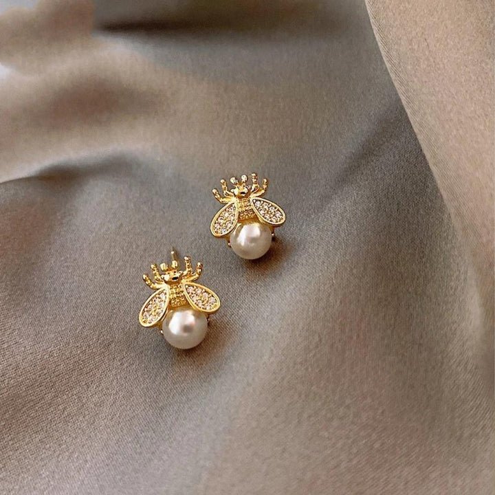Honeybee Gold Pearl Earrings - Pure Apotheca