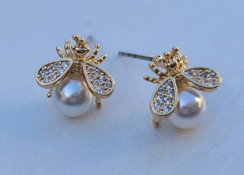 Honeybee Gold Pearl Earrings - Pure Apotheca