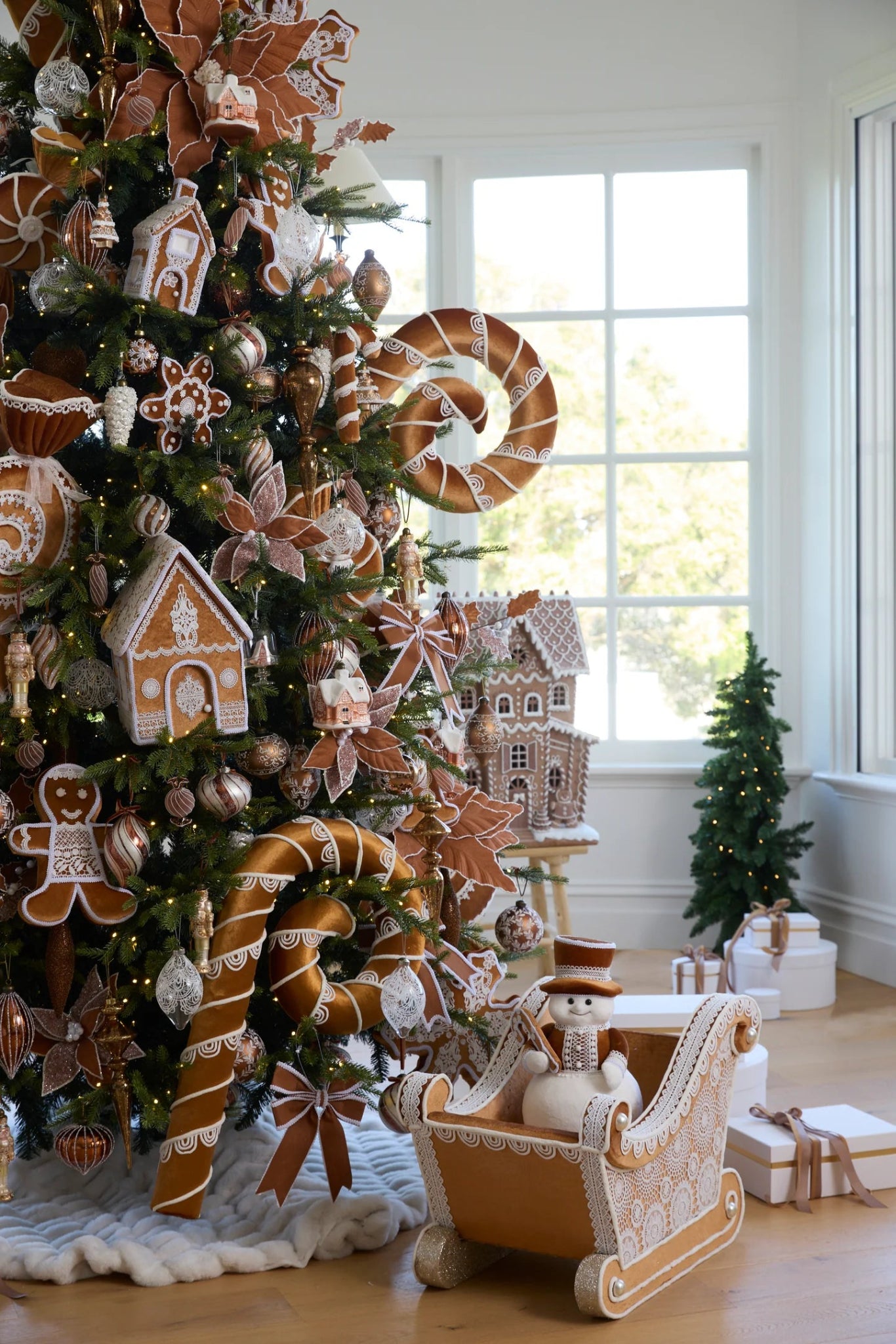 LACE GINGERBREAD GIRL ORNAMENT - Pure Apotheca